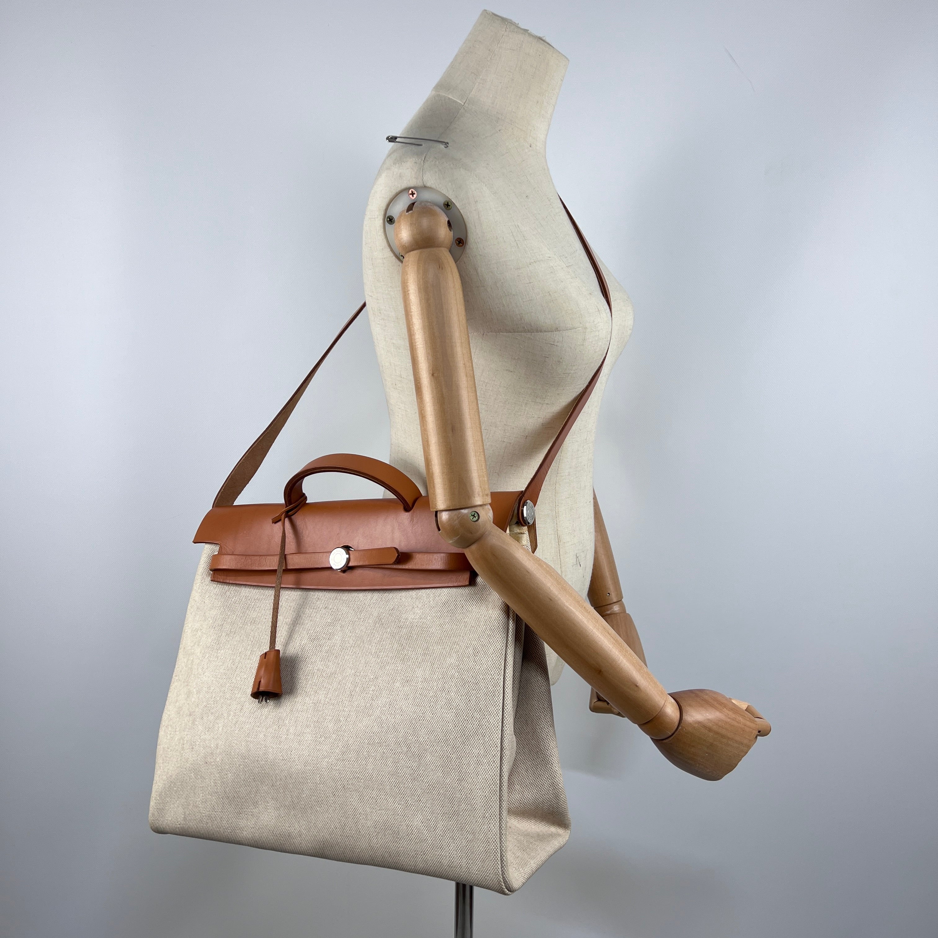 Sac à main HERMES Herbag toile et cuir marron