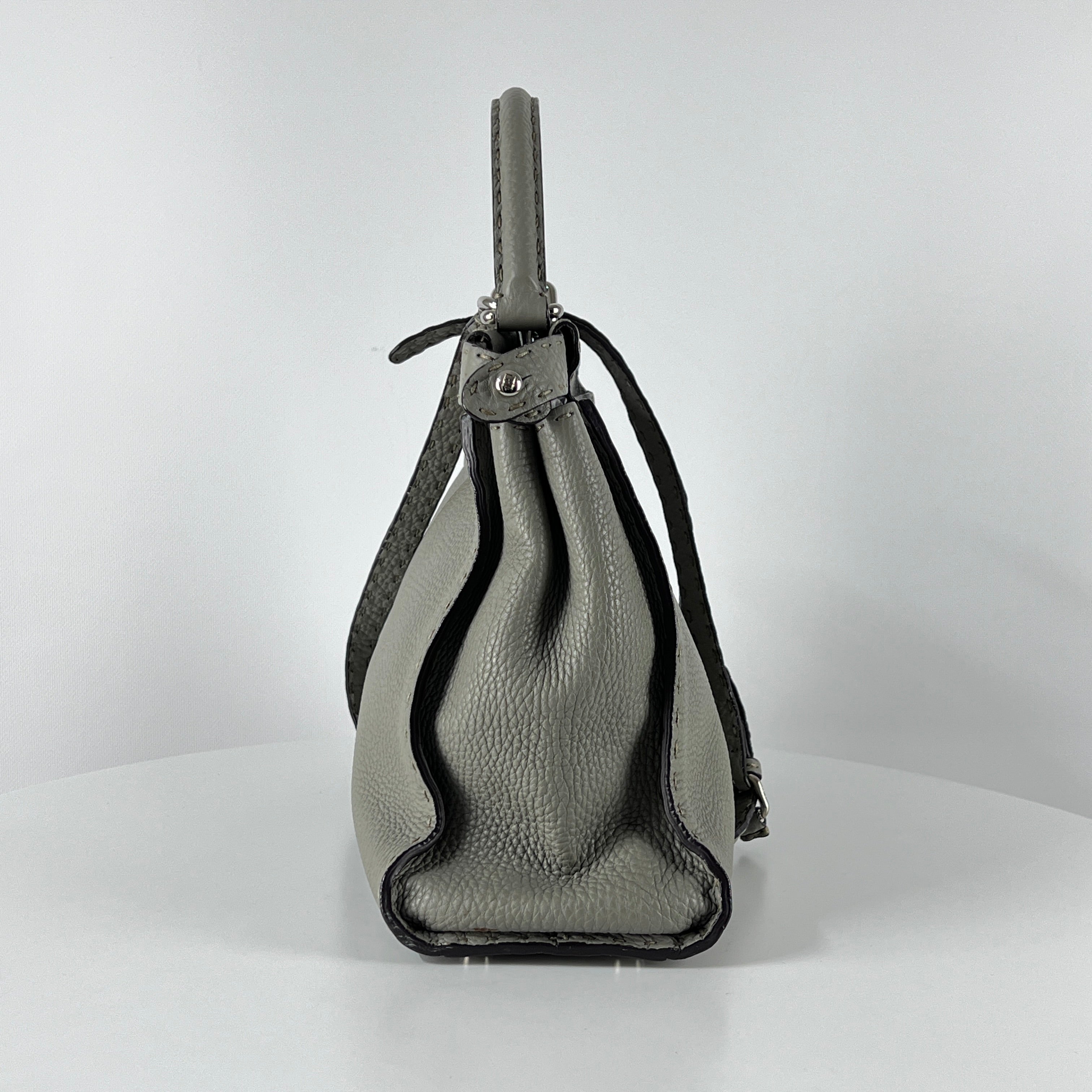 Sac à main FENDI Peekaboo cuir gris