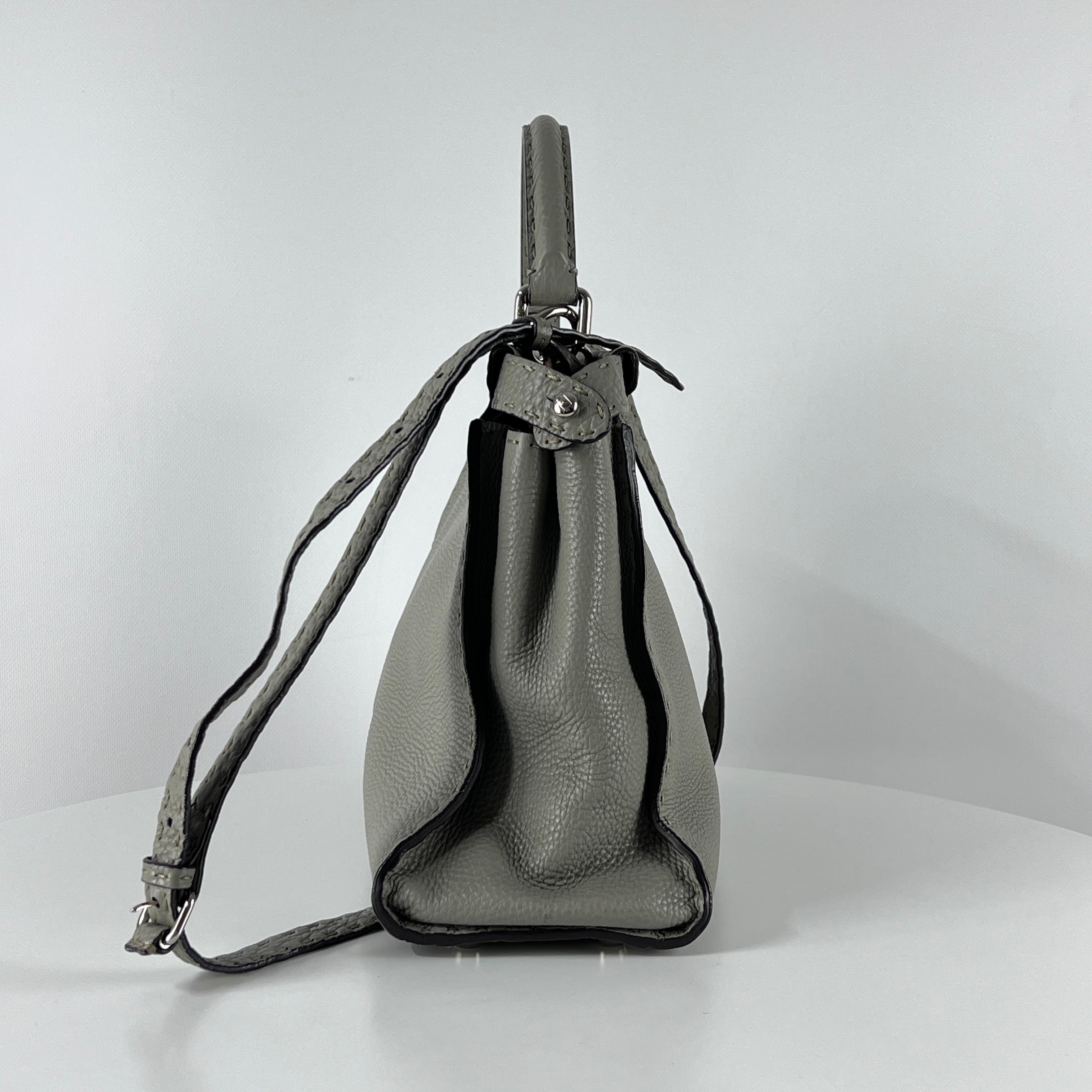 Sac à main FENDI Peekaboo cuir gris