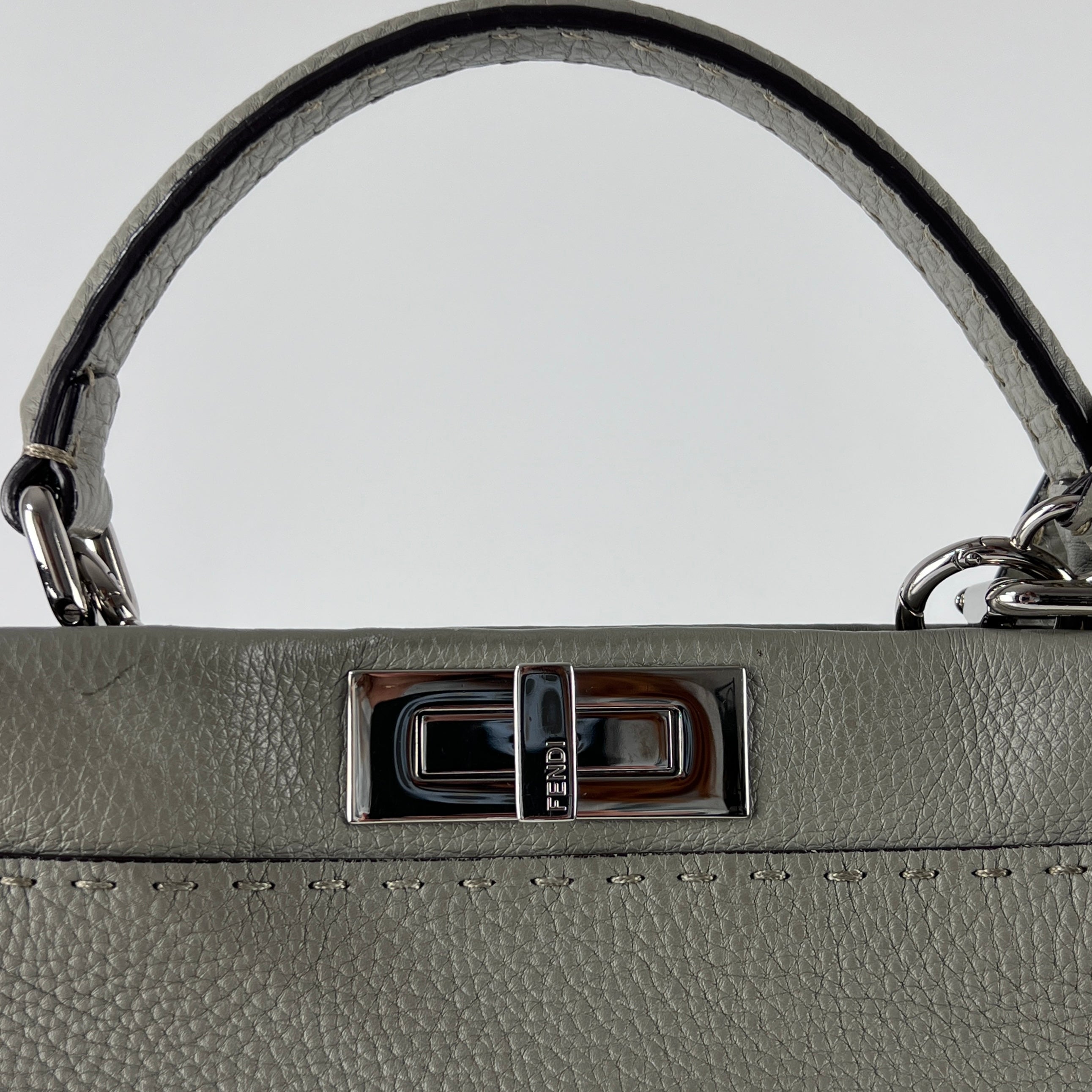 Sac à main FENDI Peekaboo cuir gris
