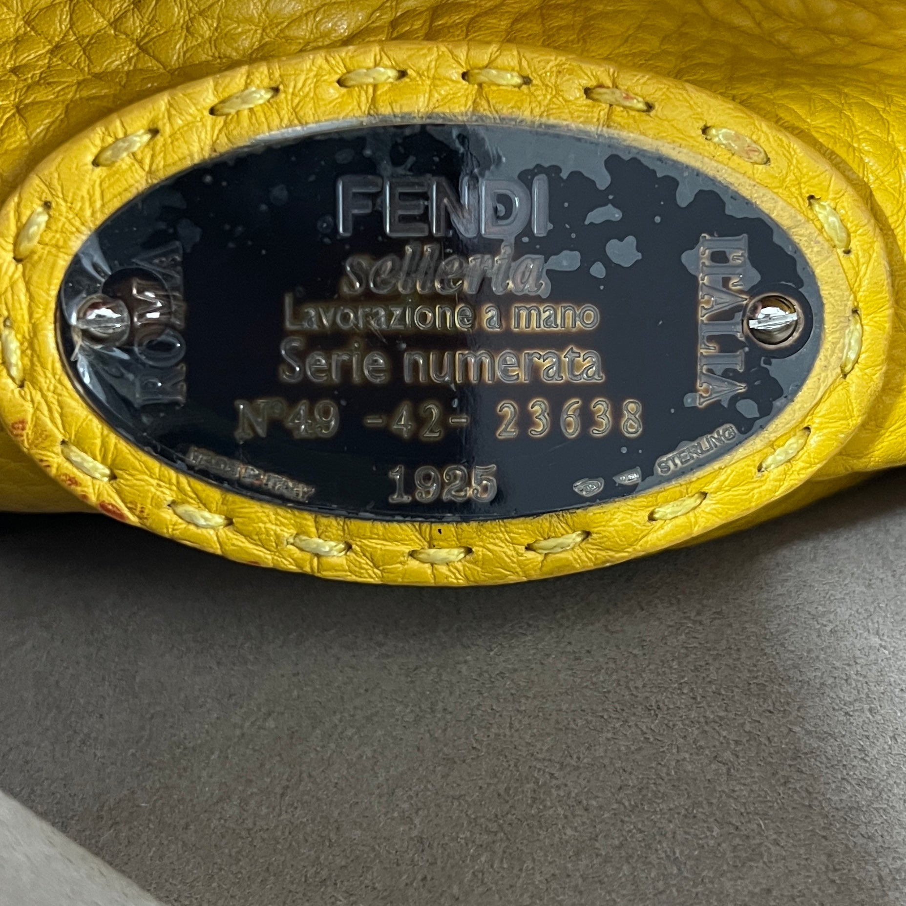 Sac à main FENDI Peekaboo cuir gris
