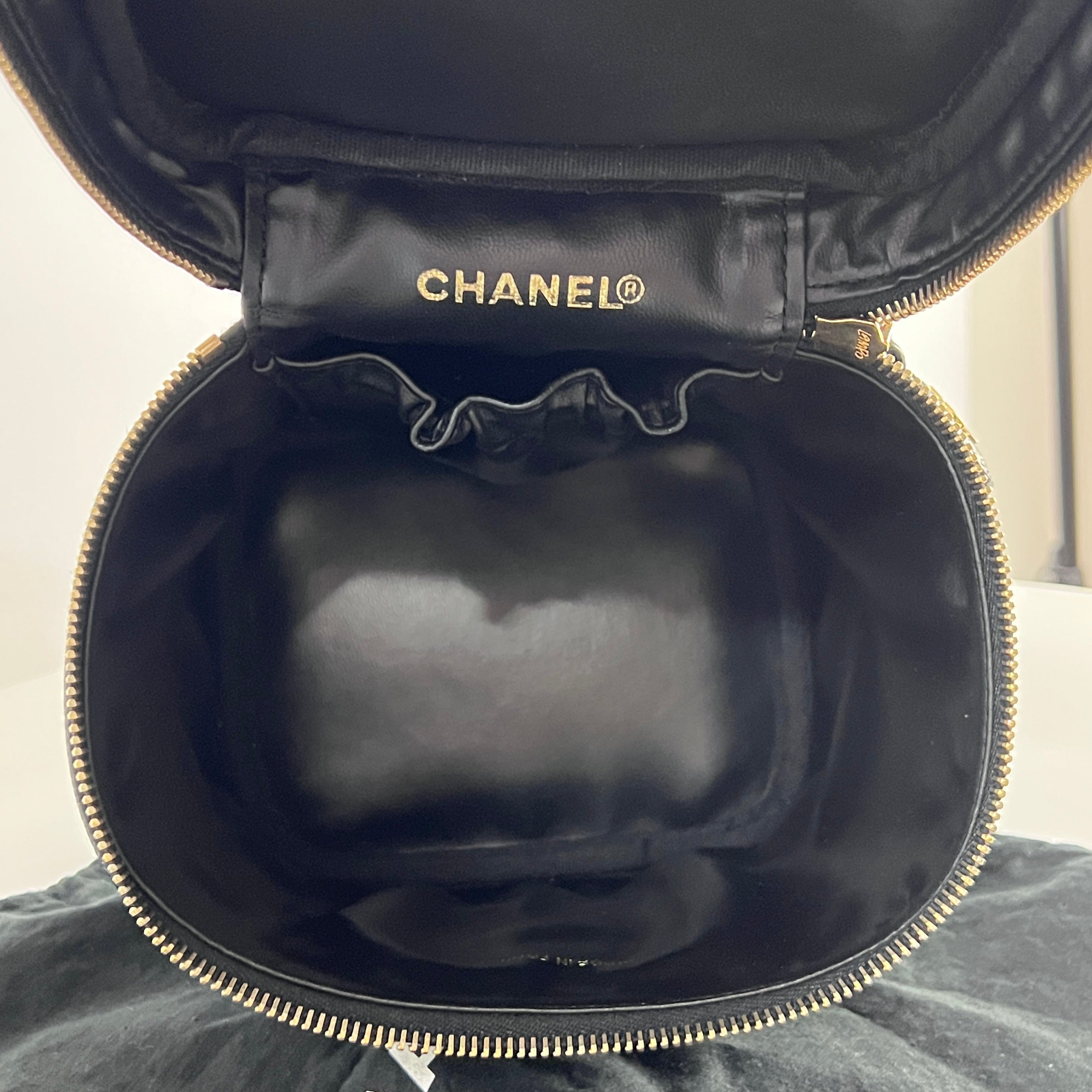 Sac à main CHANEL Vanity cuir noir
