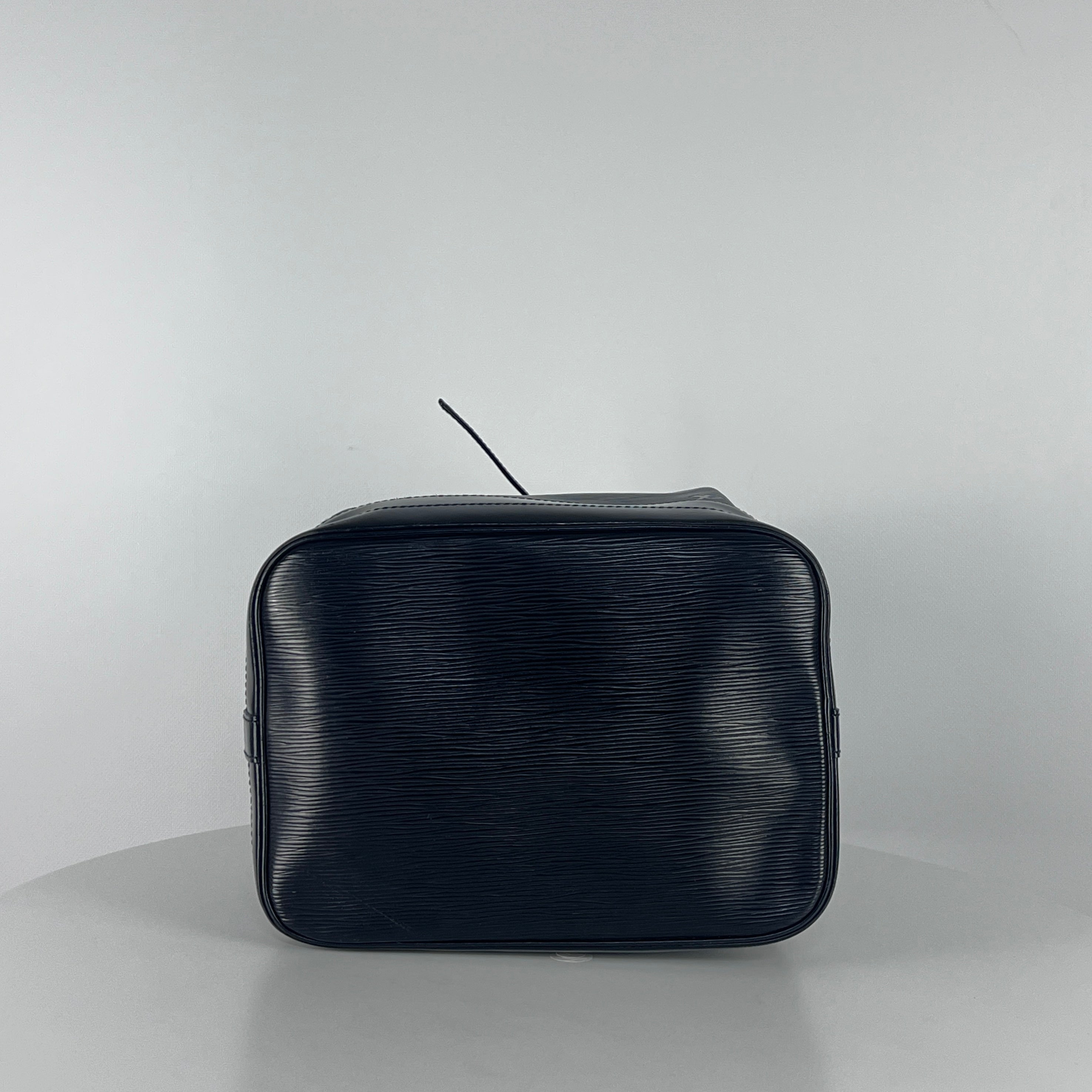 Sac à main LOUIS VUITTON Noé cuir noir