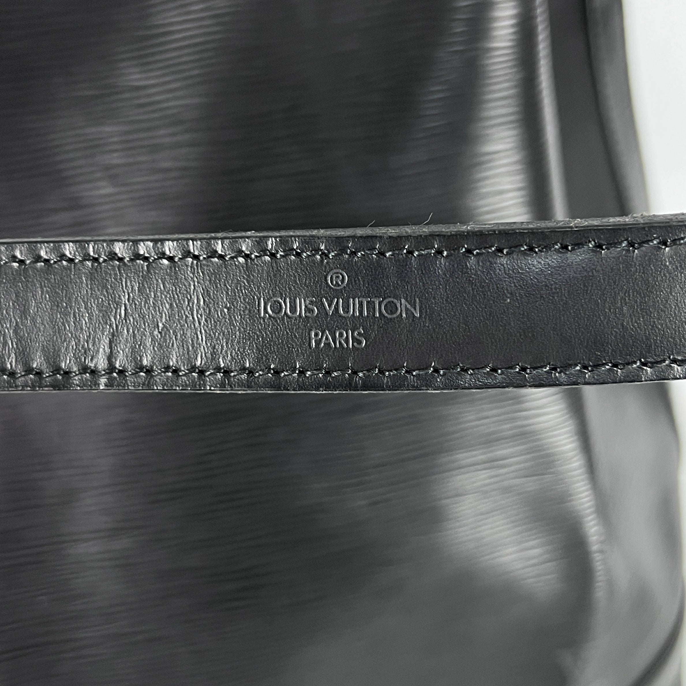 Sac à main LOUIS VUITTON Noé cuir noir
