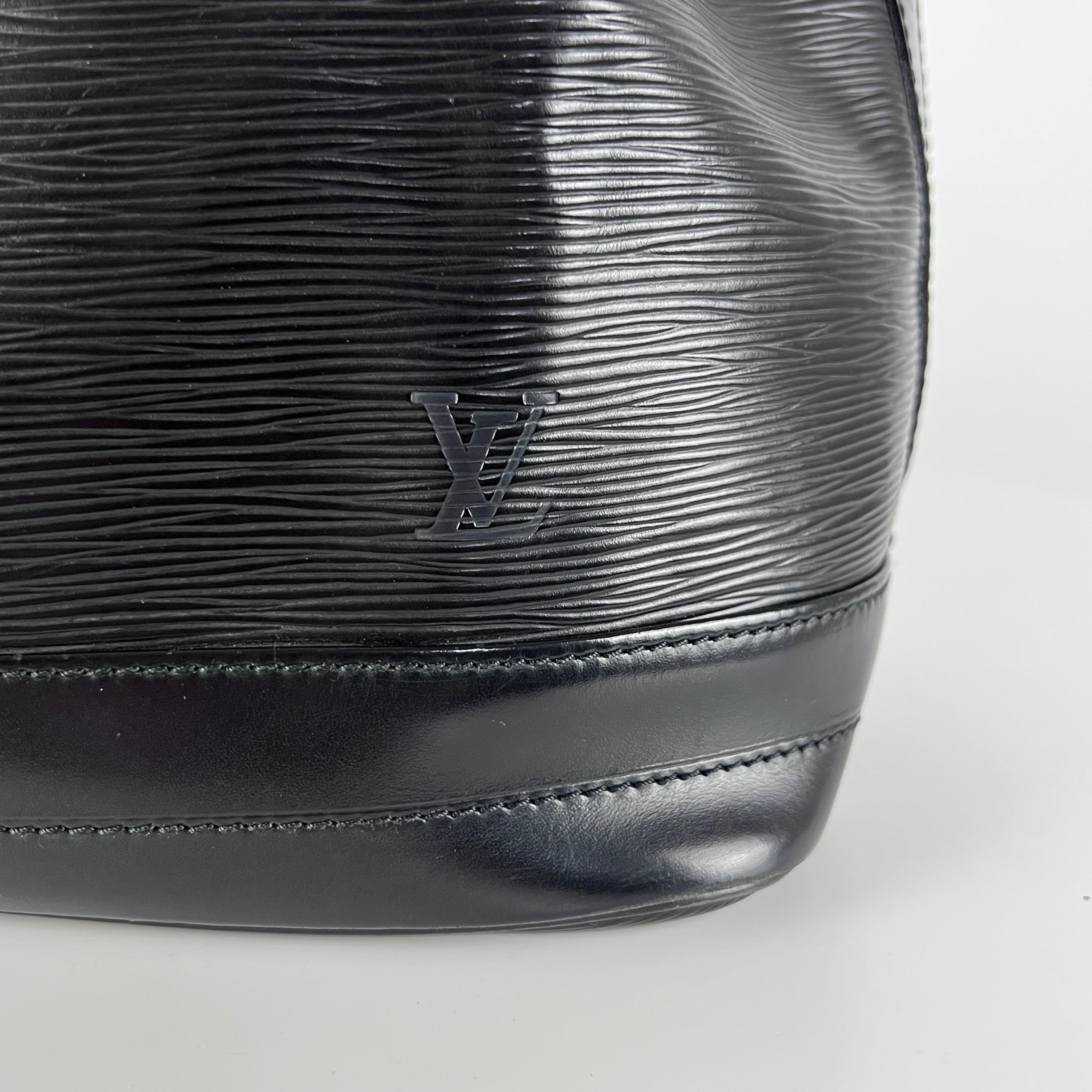 Sac à main LOUIS VUITTON Noé cuir noir