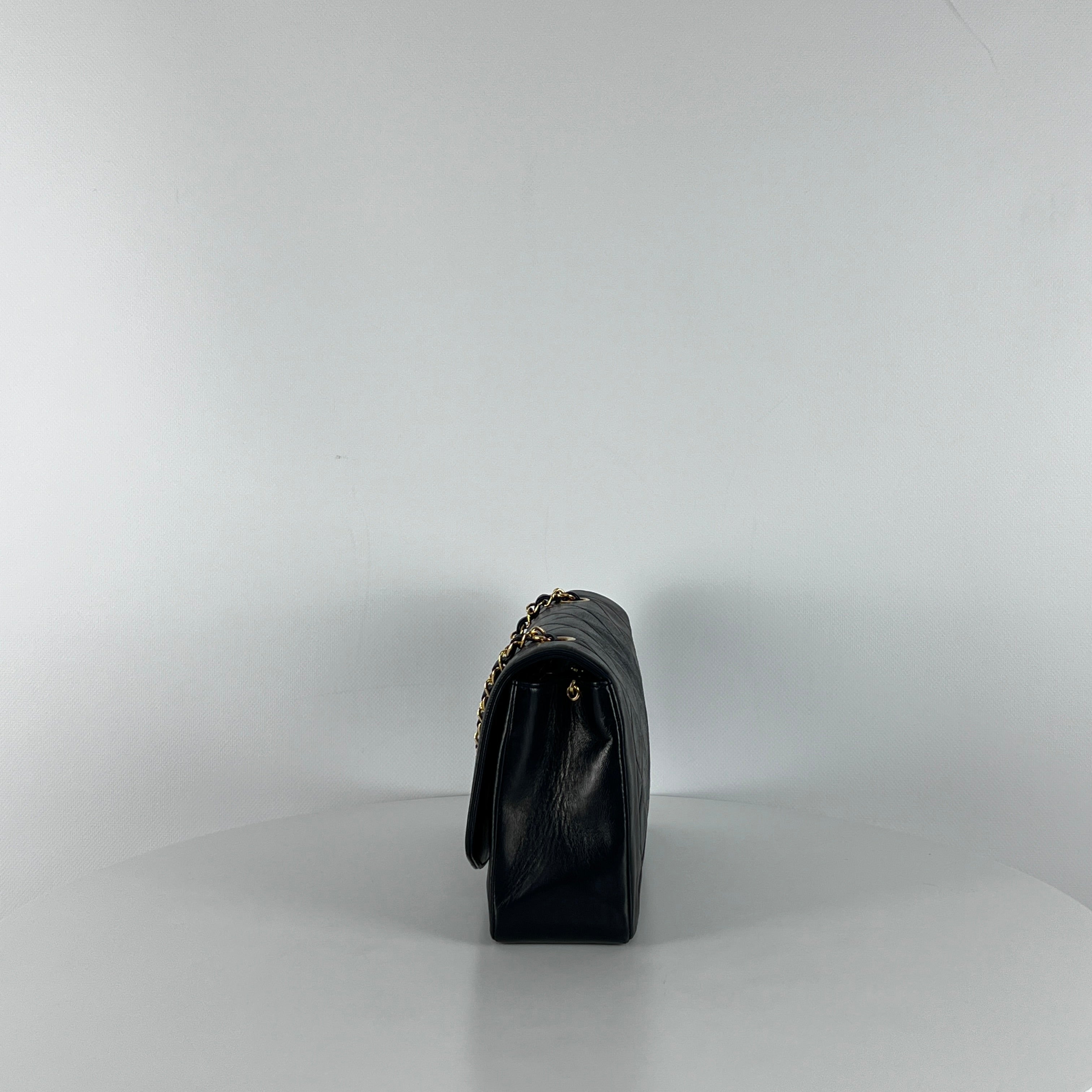 Sac à main CHANEL Diana cuir noir