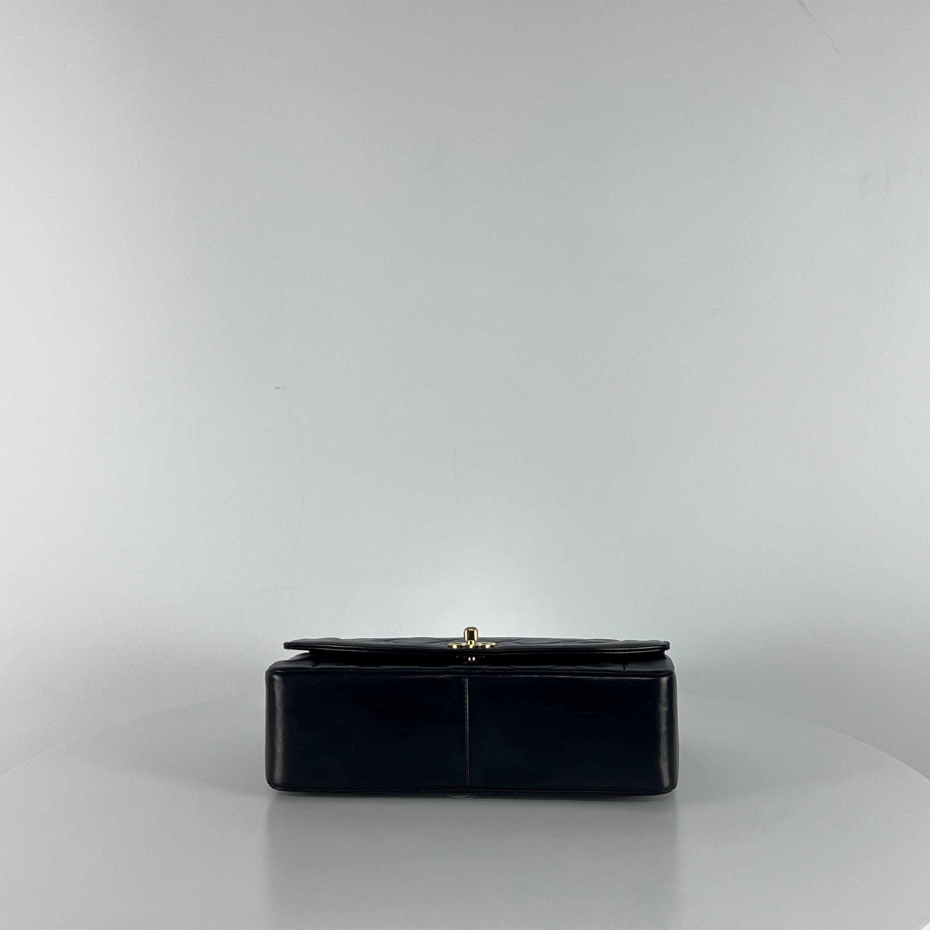 Sac à main CHANEL Diana cuir noir