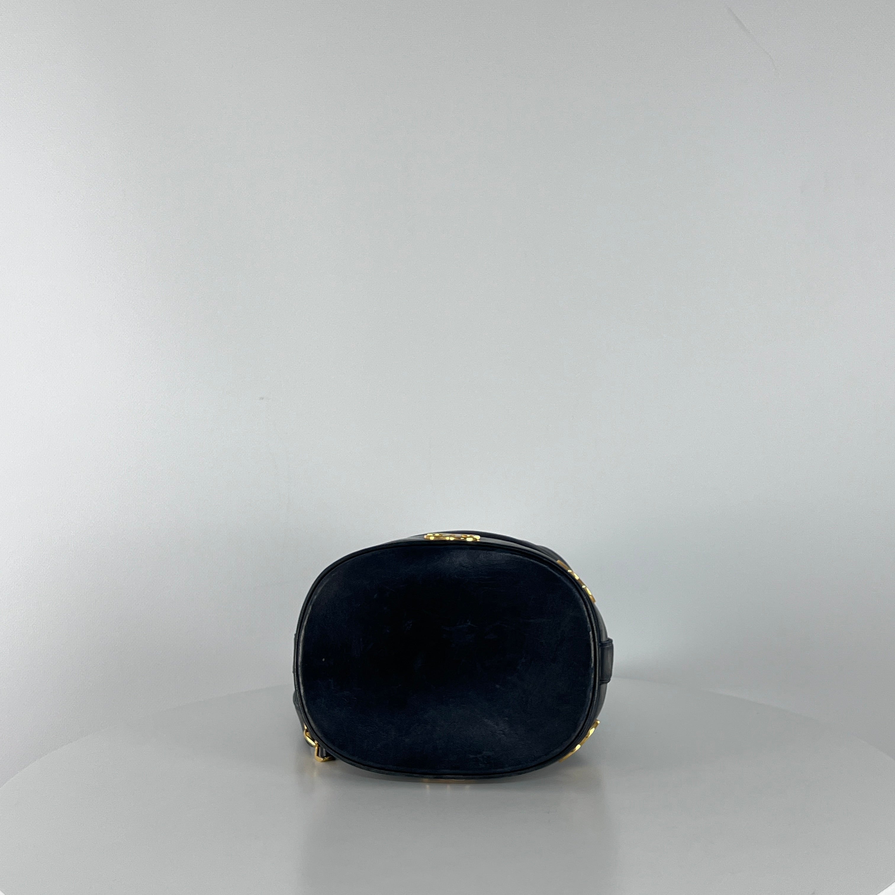 Sac à main CHANEL Seau cuir noir