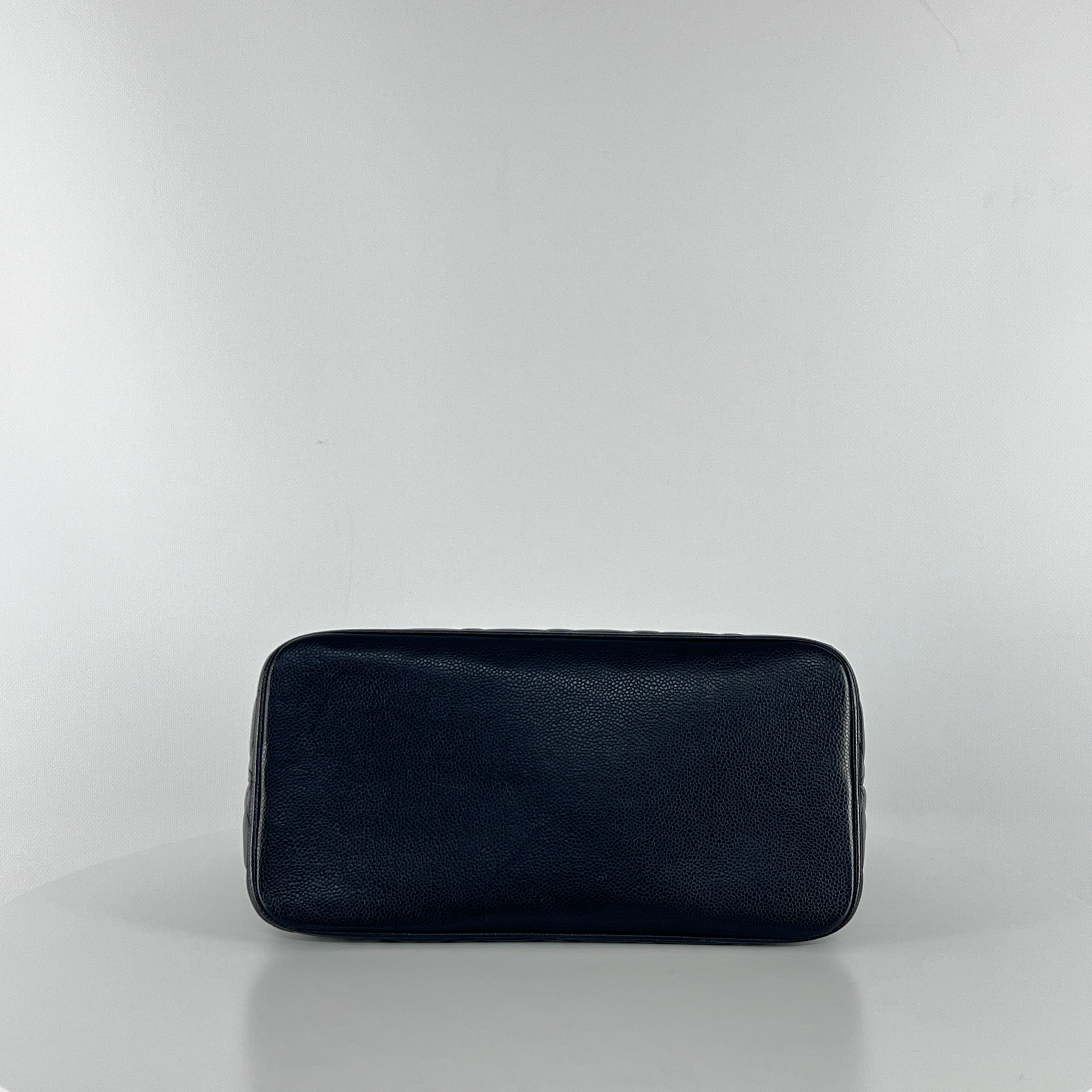 Sac à main CHANEL Médaillon cuir noir