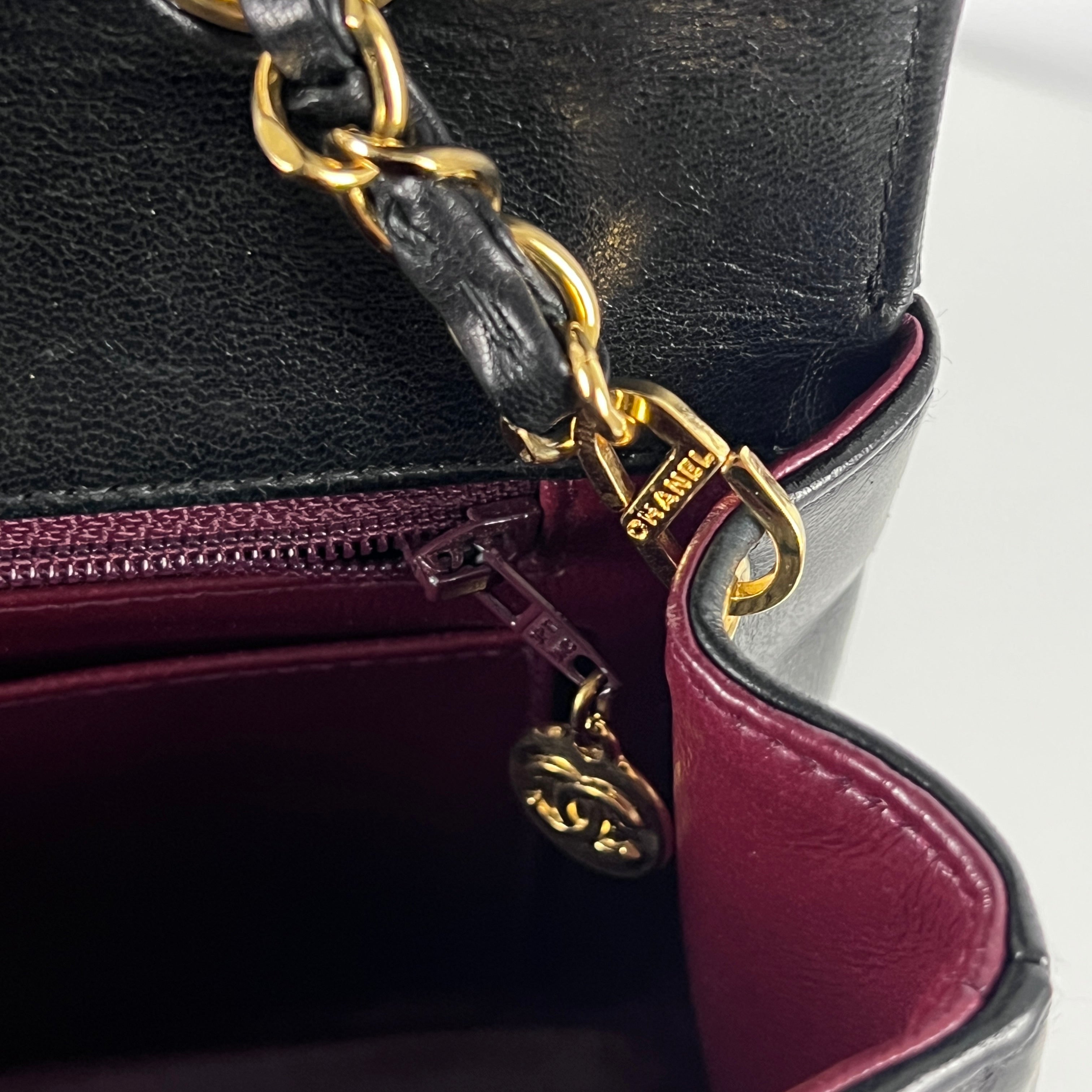 Sac à main CHANEL Diana cuir noir