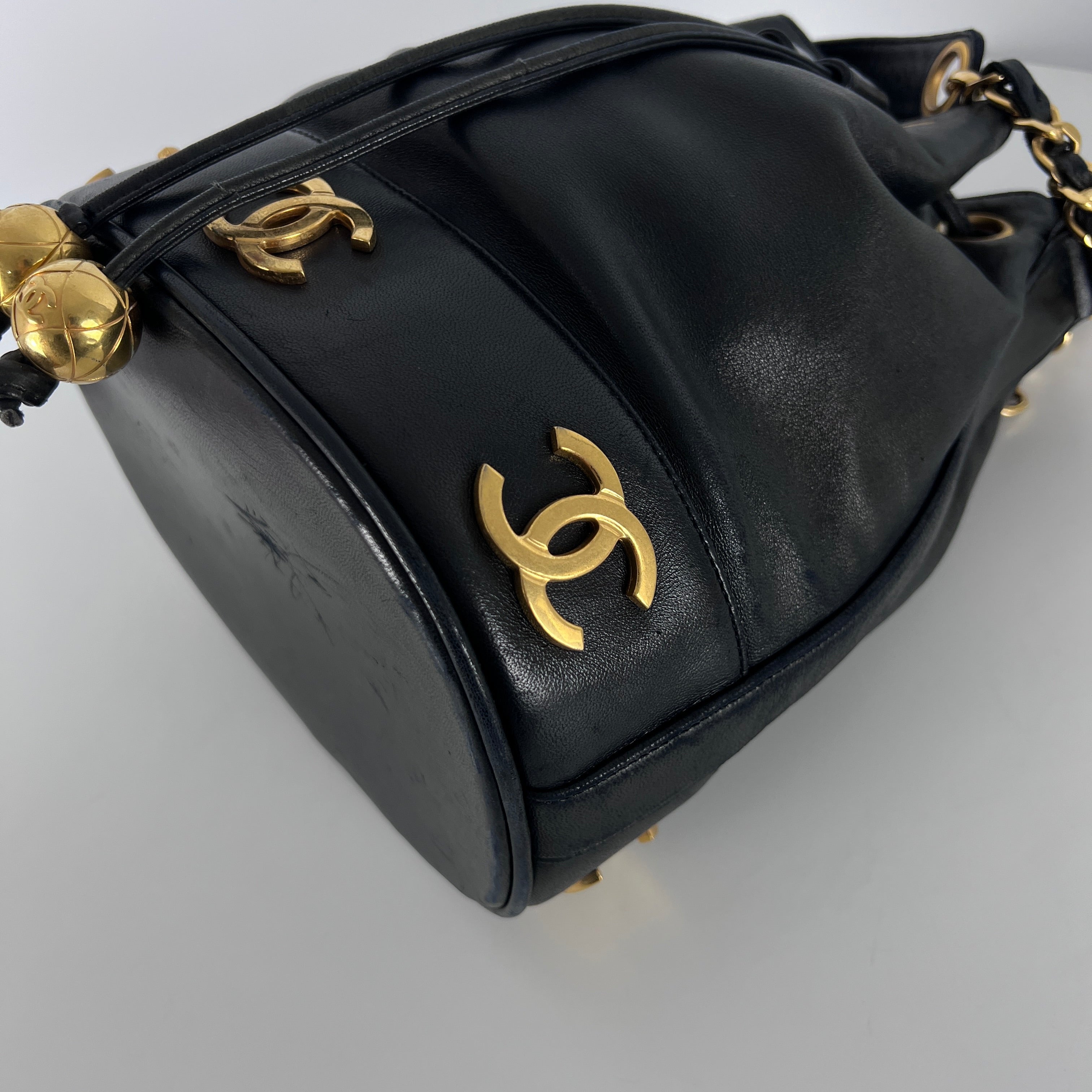 Sac à main CHANEL Seau cuir noir