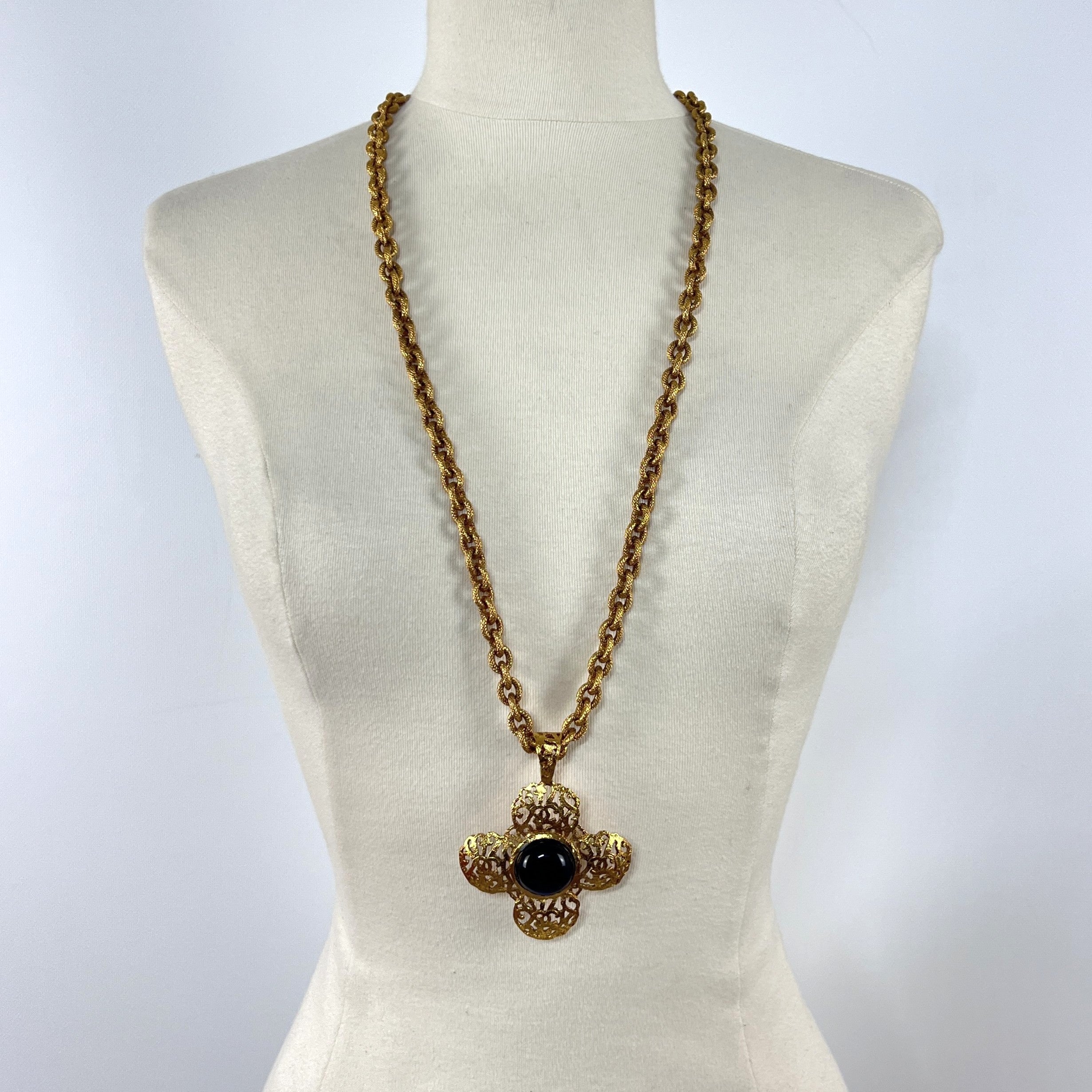 Collier CHANEL Coco Mark Croix plaqué or doré