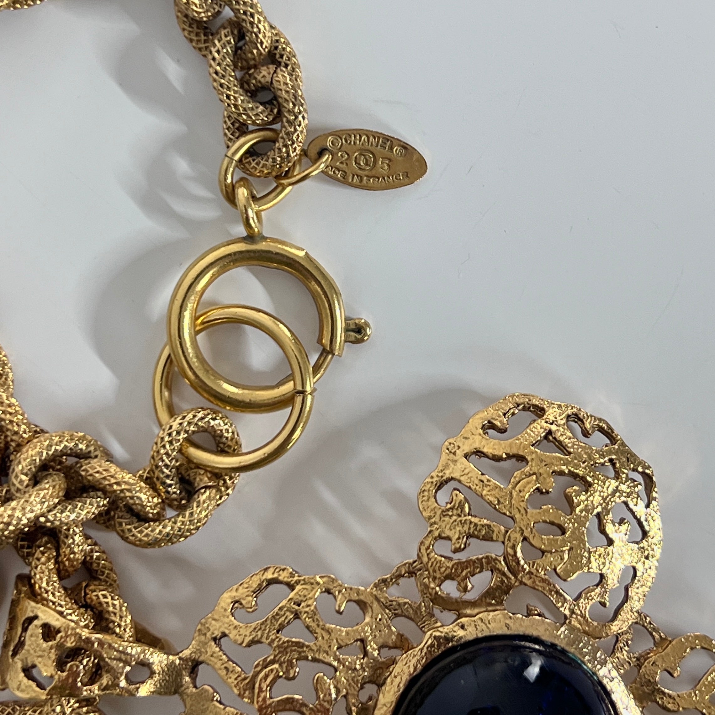 Collier CHANEL Coco Mark Croix plaqué or doré