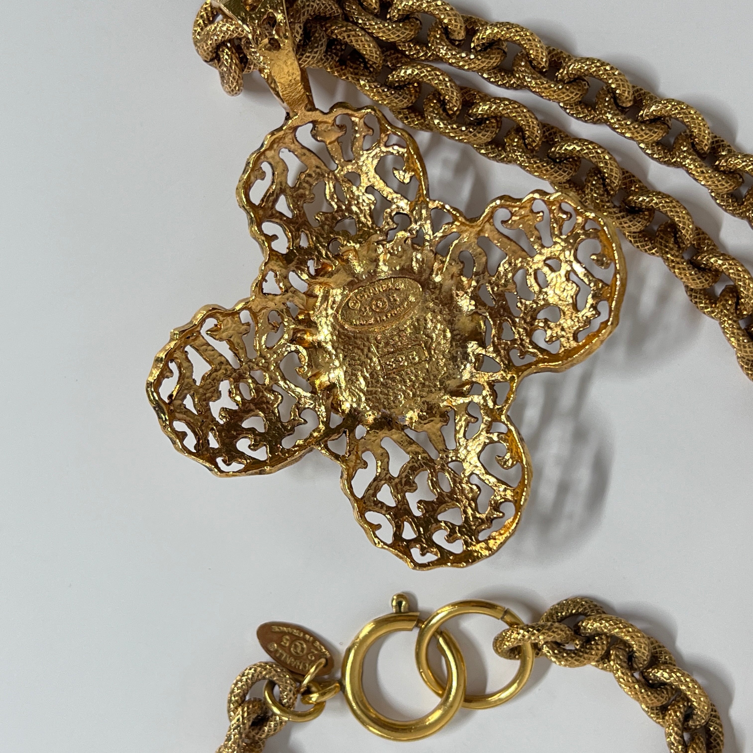 Collier CHANEL Coco Mark Croix plaqué or doré