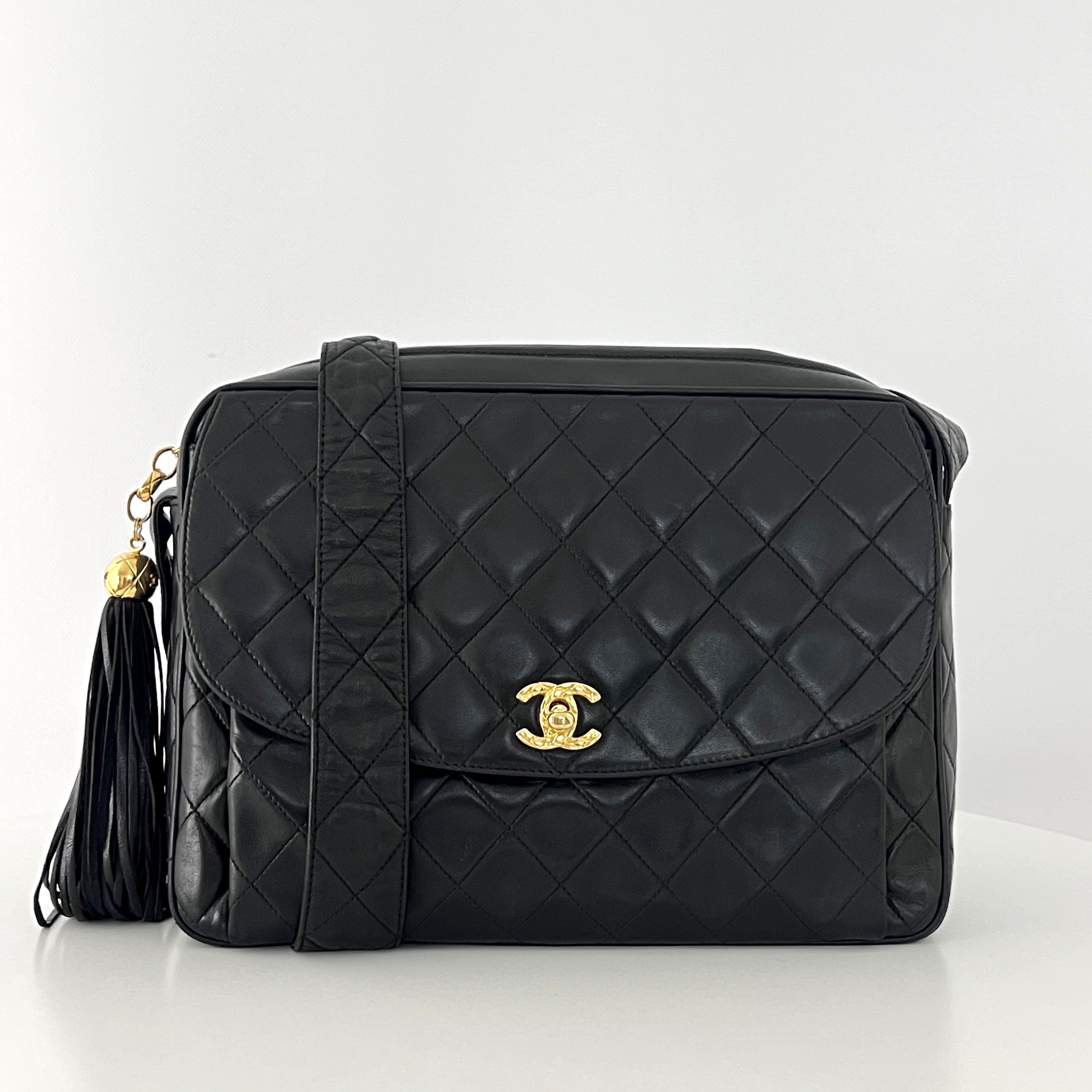 Sac à bandoulière CHANEL Camera Bag cuir d'agneau noir