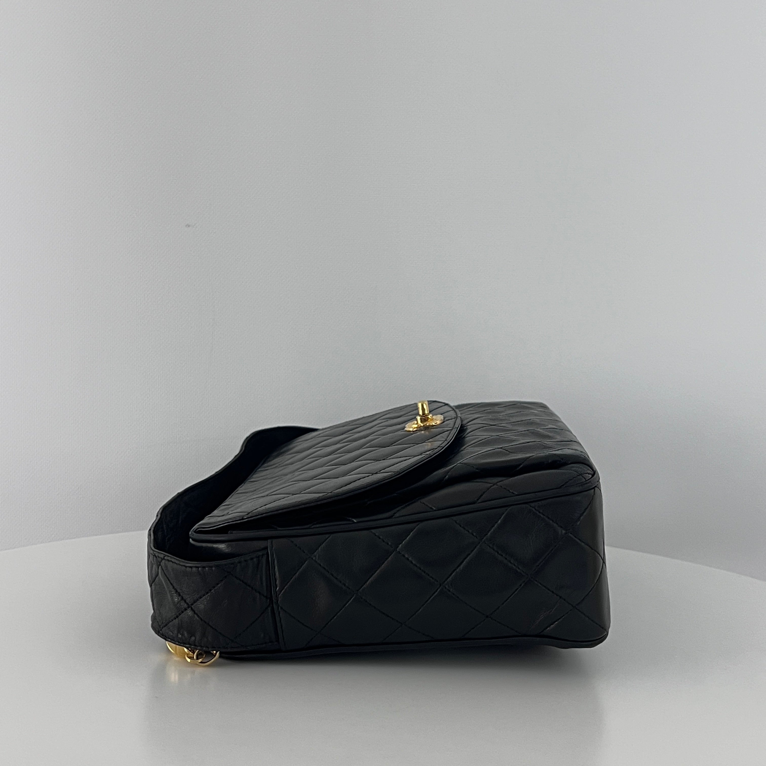 Sac à bandoulière CHANEL Camera Bag cuir d'agneau noir