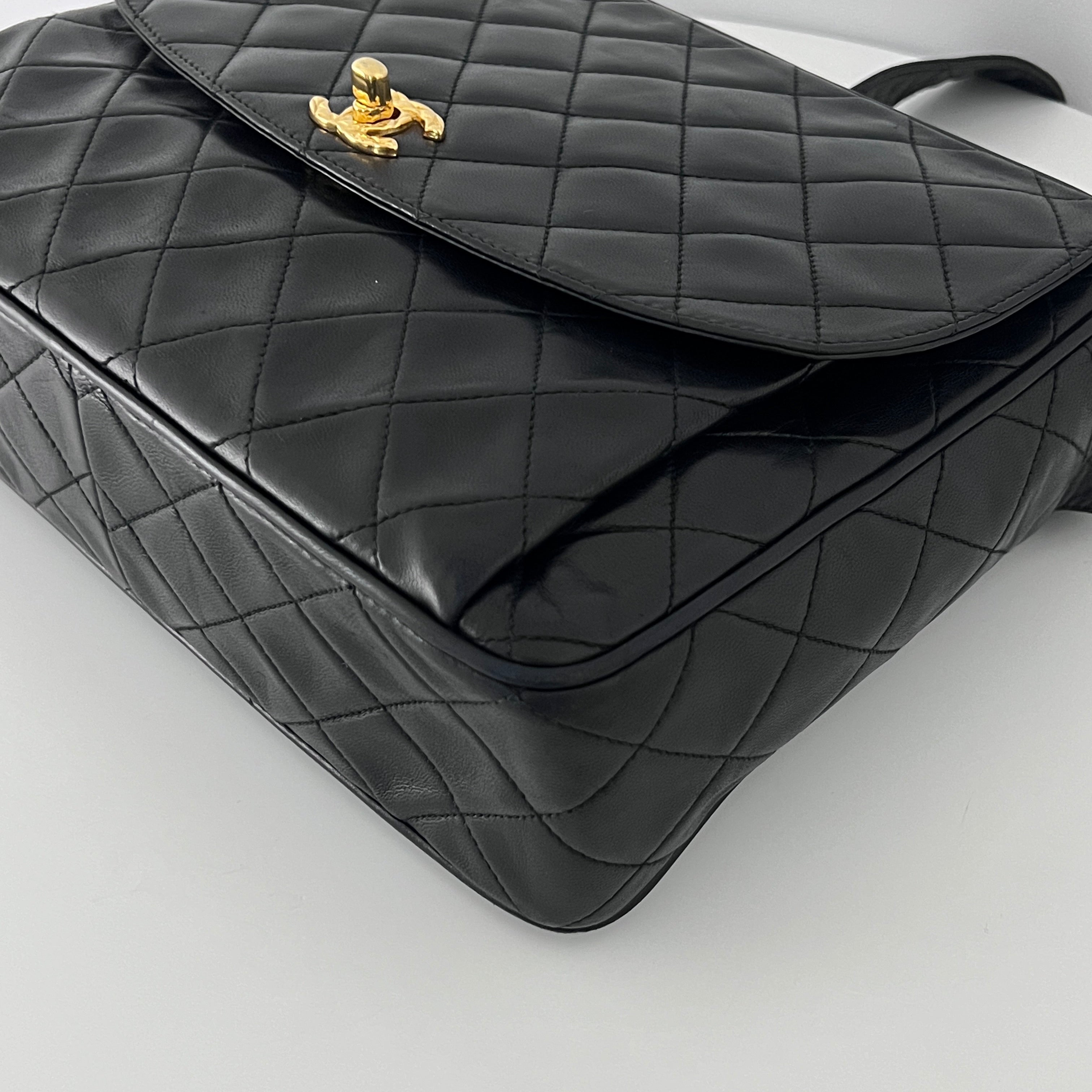 Sac à bandoulière CHANEL Camera Bag cuir d'agneau noir