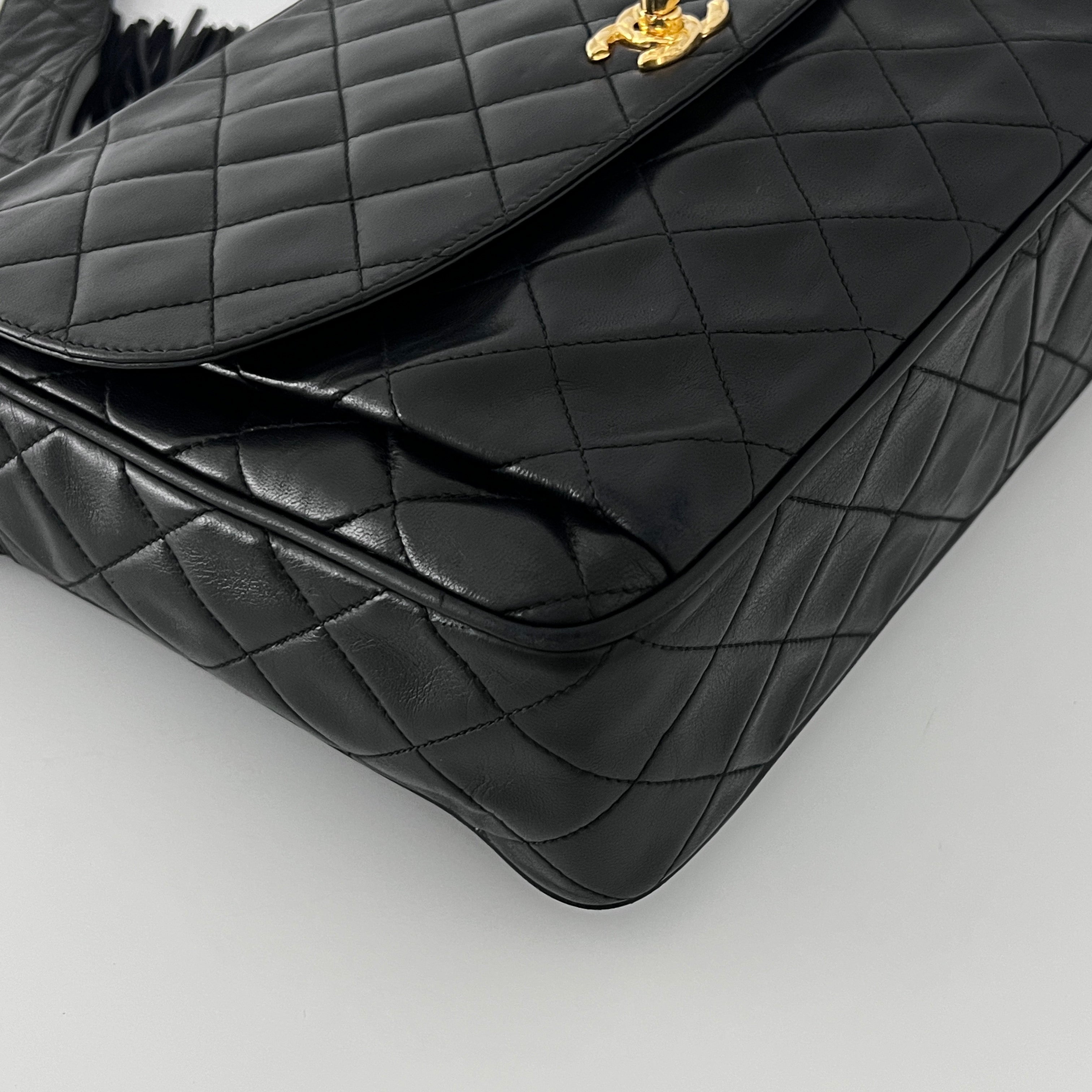 Sac à bandoulière CHANEL Camera Bag cuir d'agneau noir