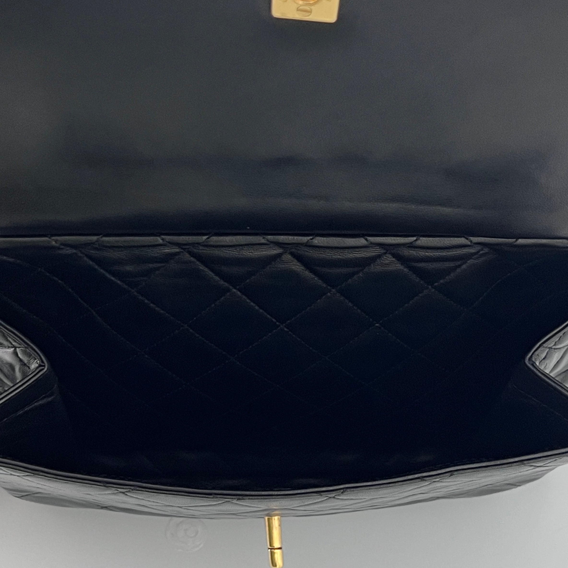 Sac à bandoulière CHANEL Camera Bag cuir d'agneau noir
