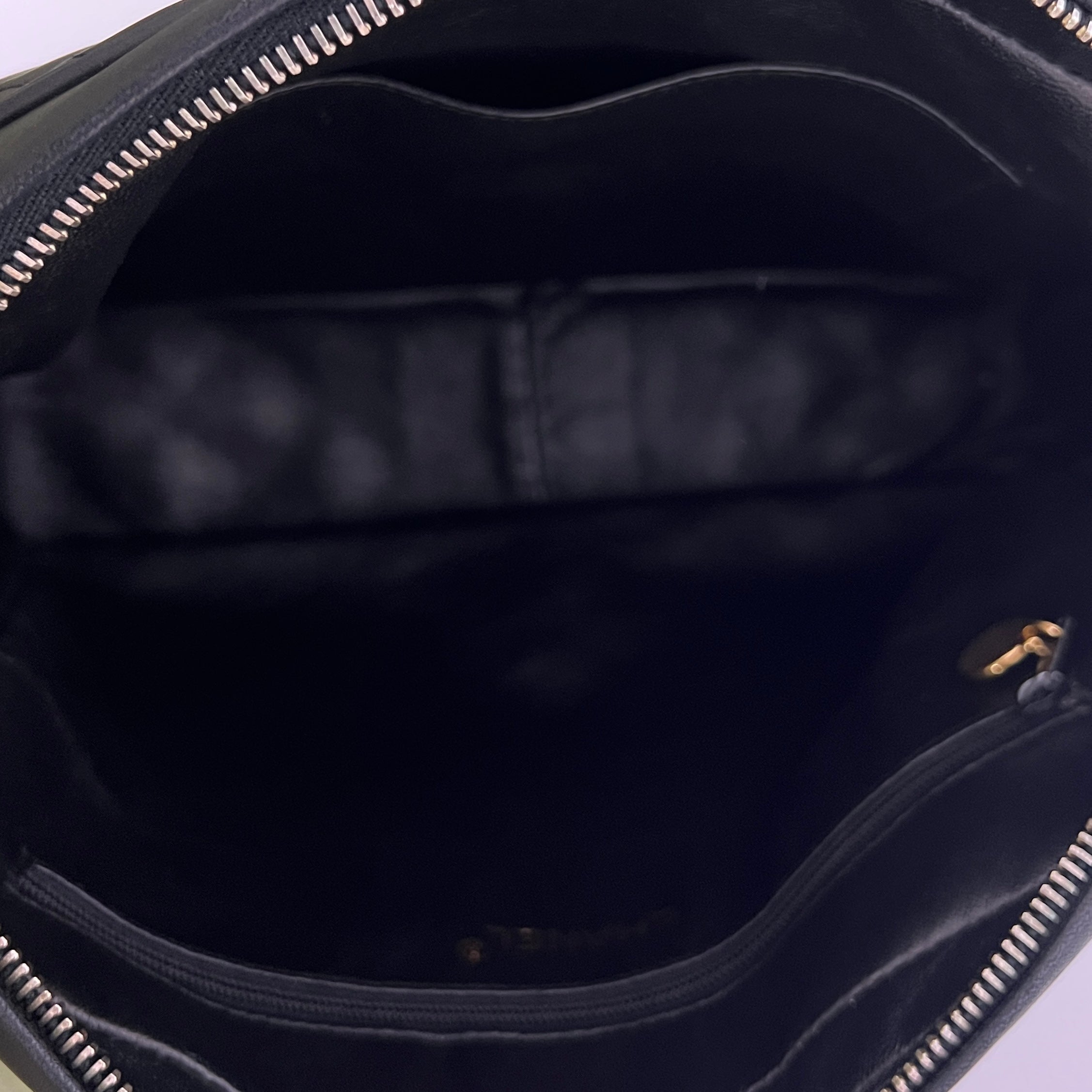 Sac à bandoulière CHANEL Camera Bag cuir d'agneau noir