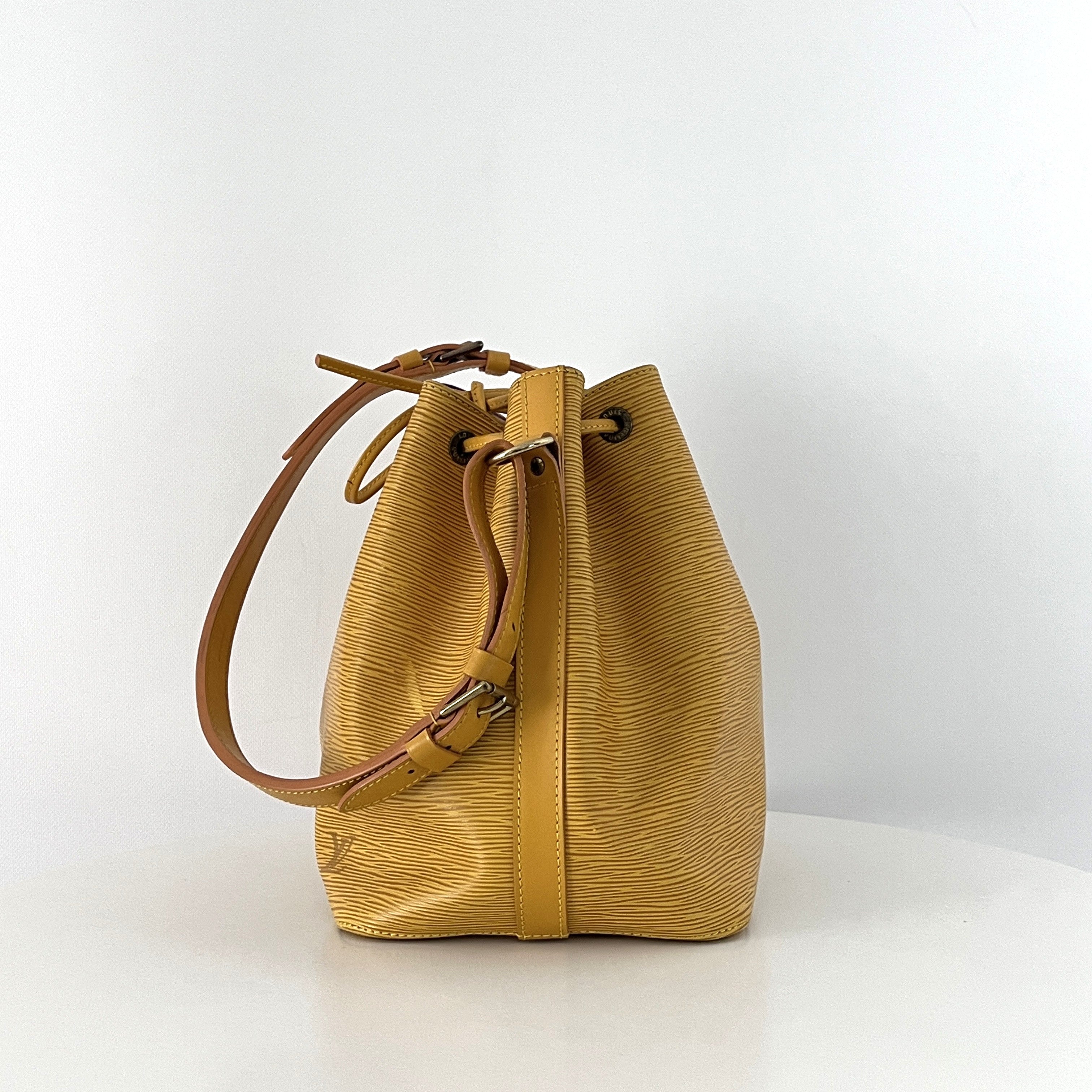 Sac à main LOUIS VUITTON Noé Petit cuir jaune