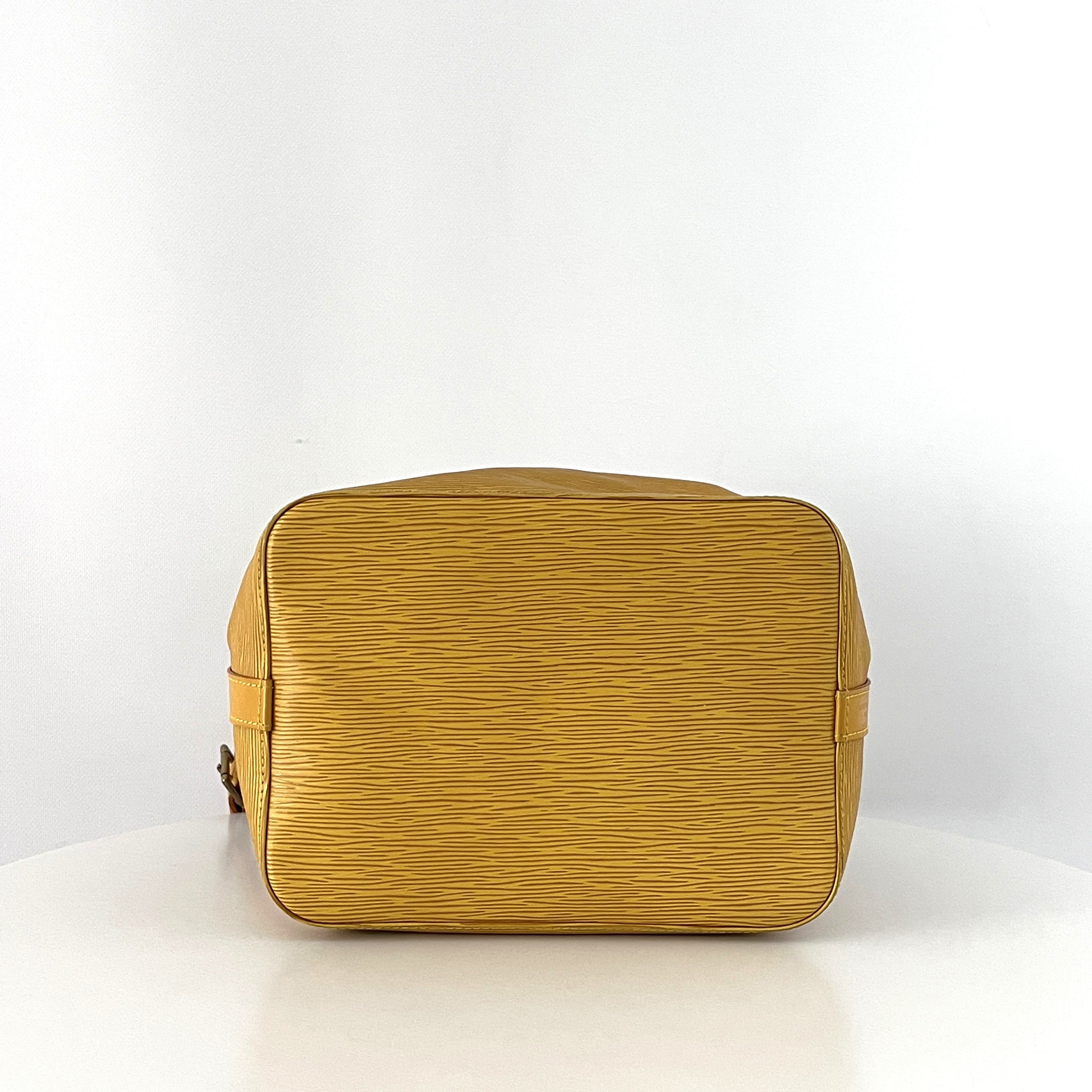 Sac à main LOUIS VUITTON Noé Petit cuir jaune