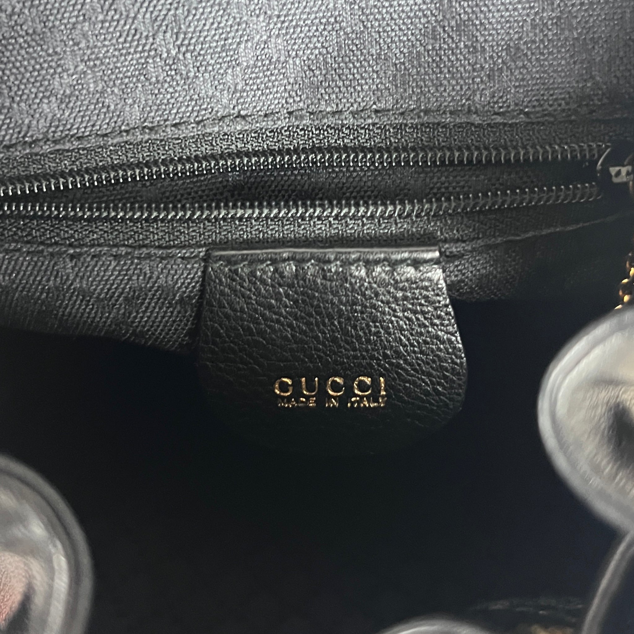 Sac à main GUCCI Bamboo Backpack cuir noir