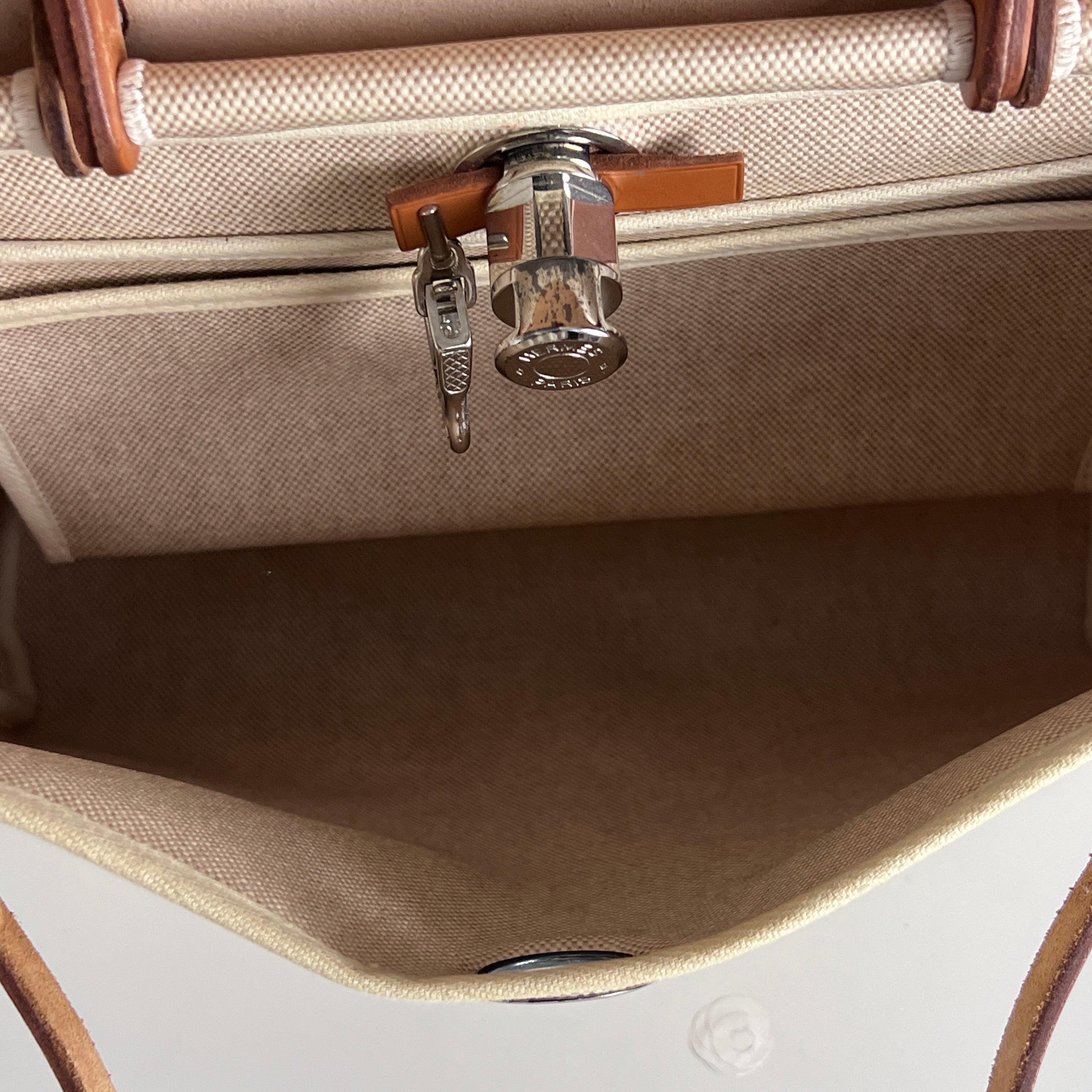 Sac à main HERMES Herbag toile et cuir marron