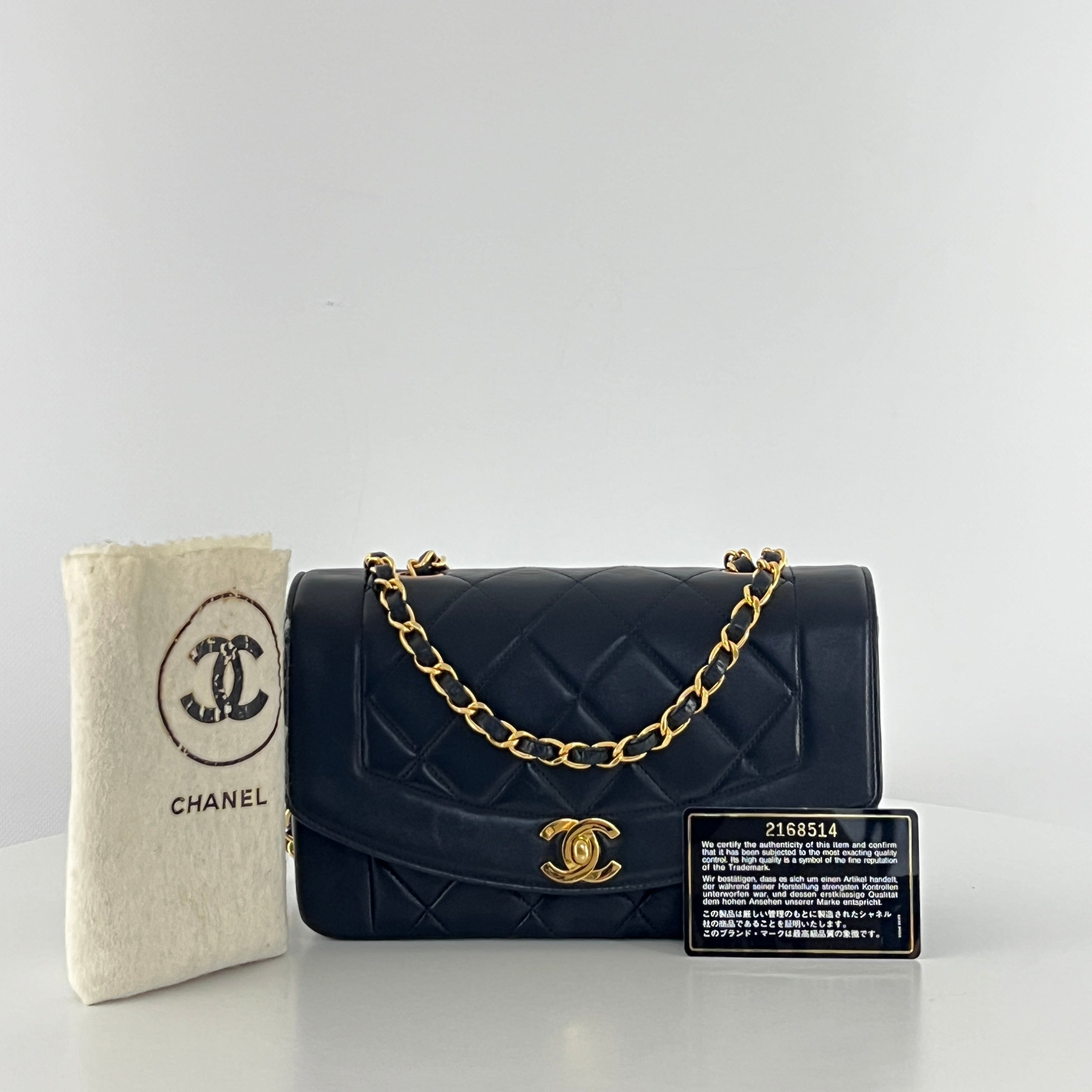 Sac à main CHANEL Diana Small cuir d'agneau noir