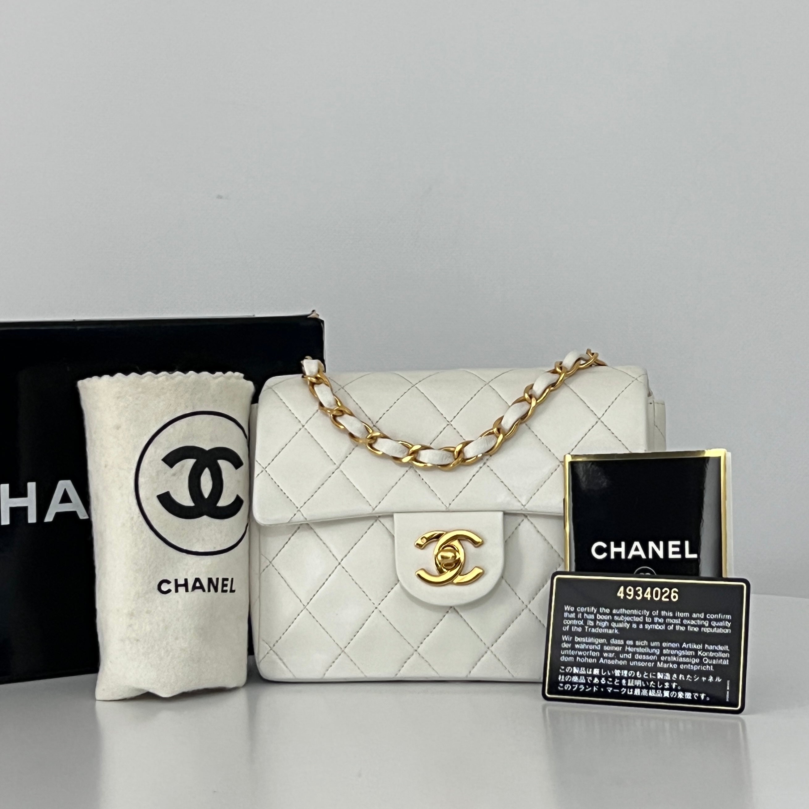 Sac à main CHANEL Timeless Classique Mini  Simple Flap cuir d'agneau blanc