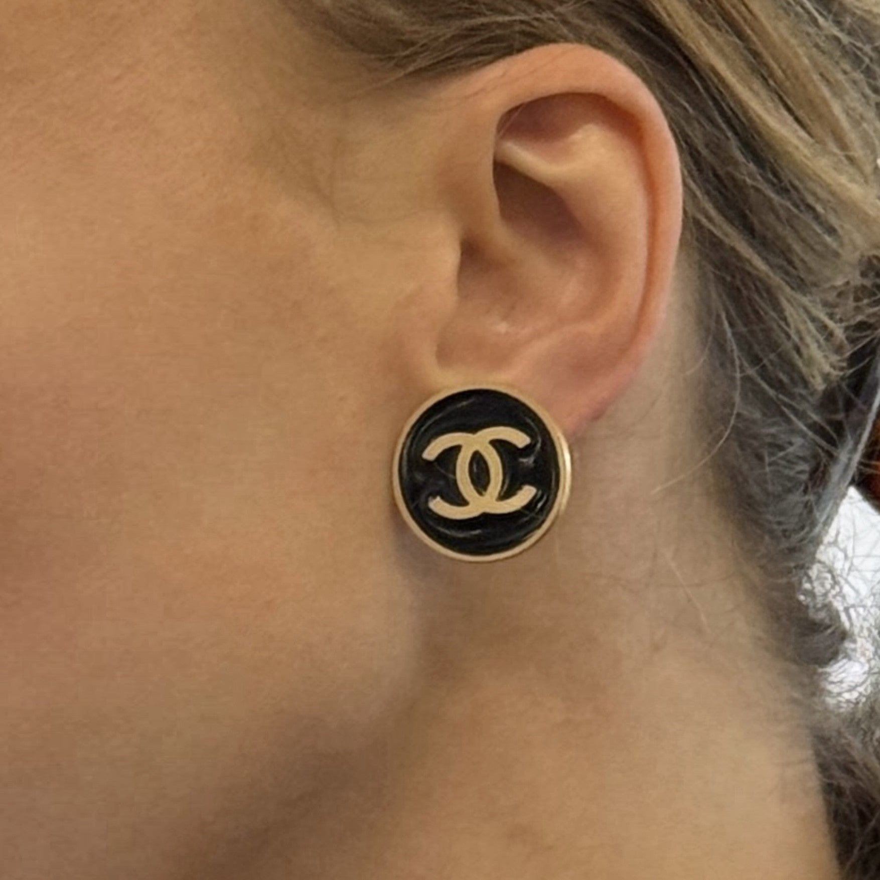 Boucles d'oreilles CHANEL CC Clip On métal doré