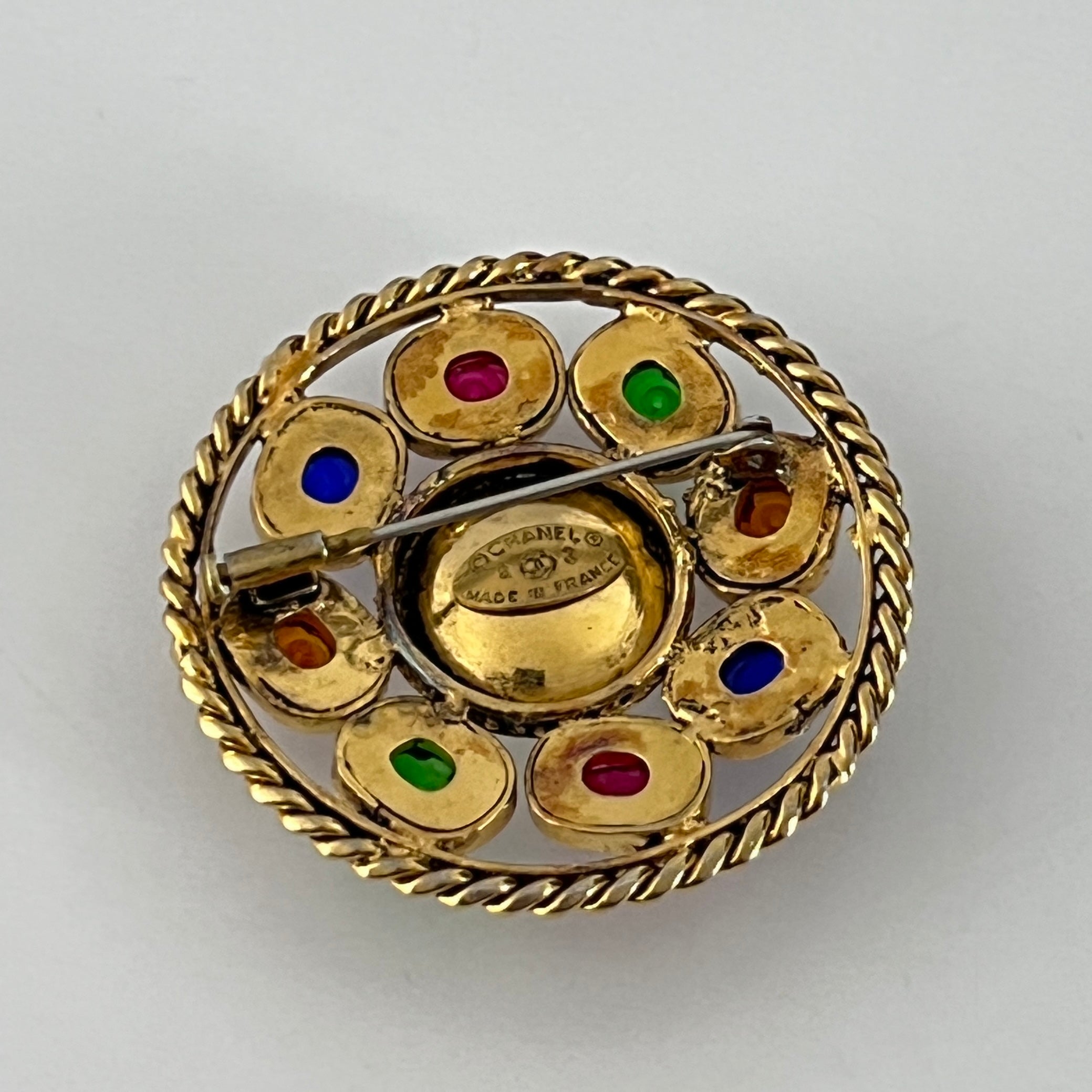 Broche CHANEL Gripoix métal doré