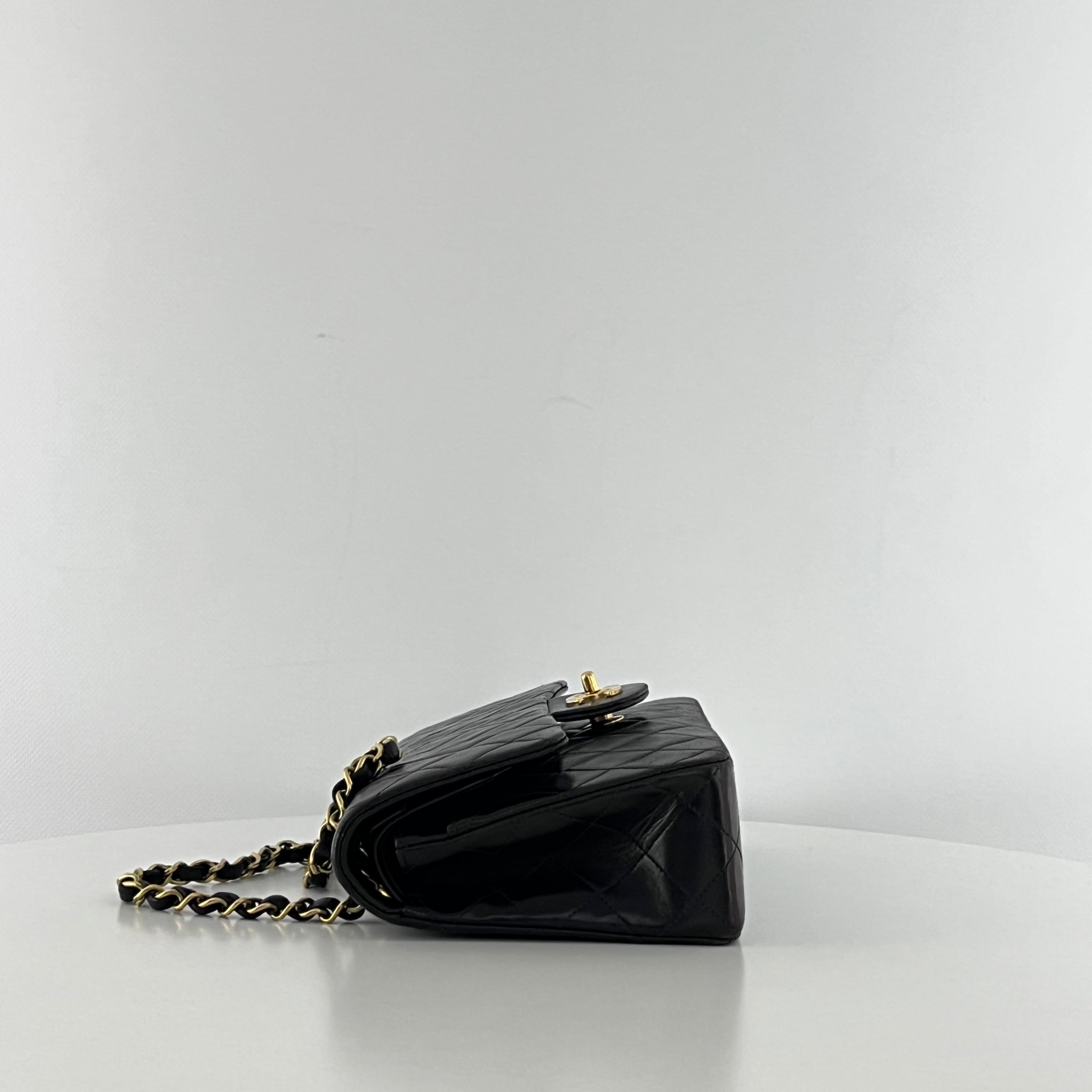 Sac à main CHANEL Timeless Classique Small Double Flap cuir d'agneau noir