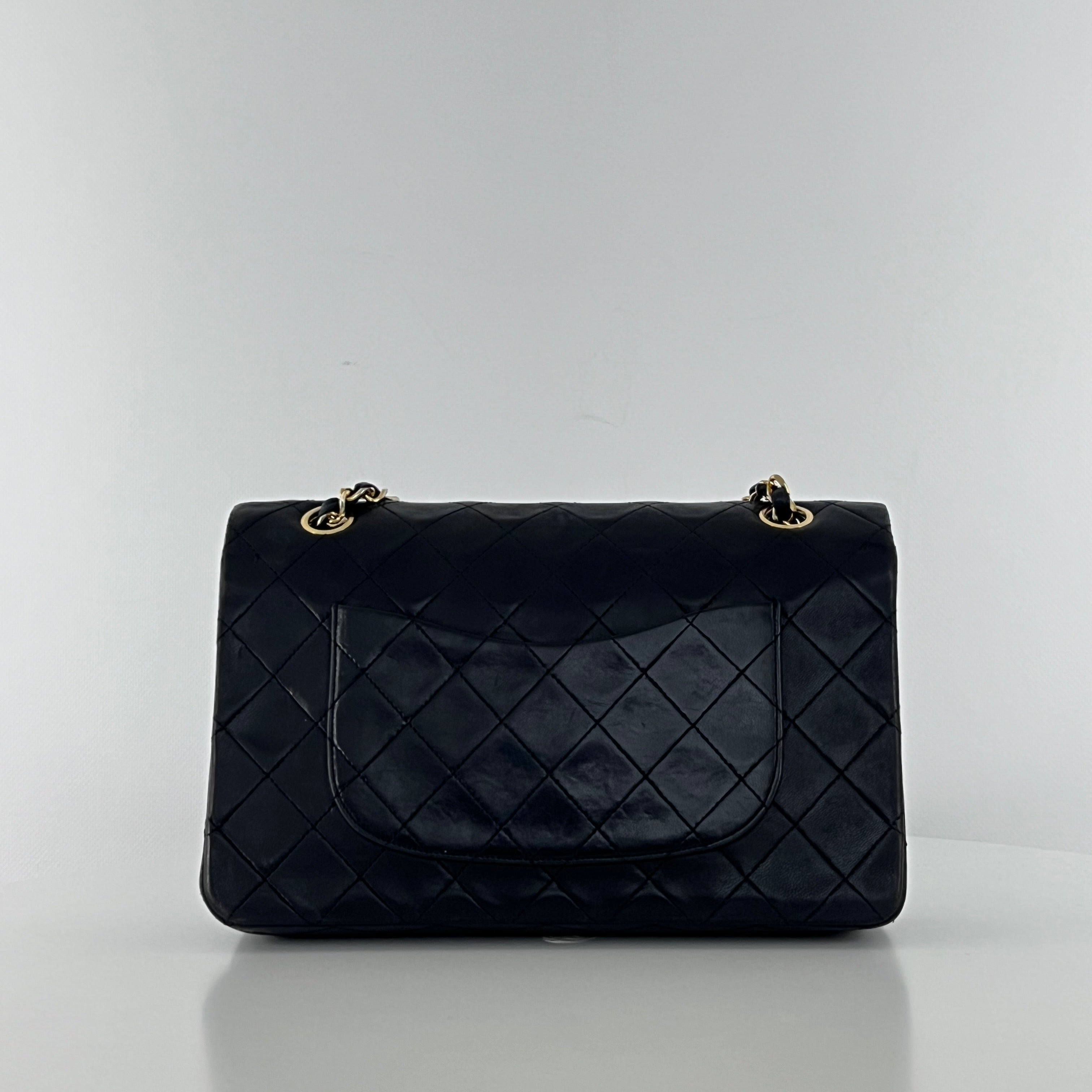 Sac à main CHANEL Timeless Classique Medium Double Flap cuir d'agneau noir