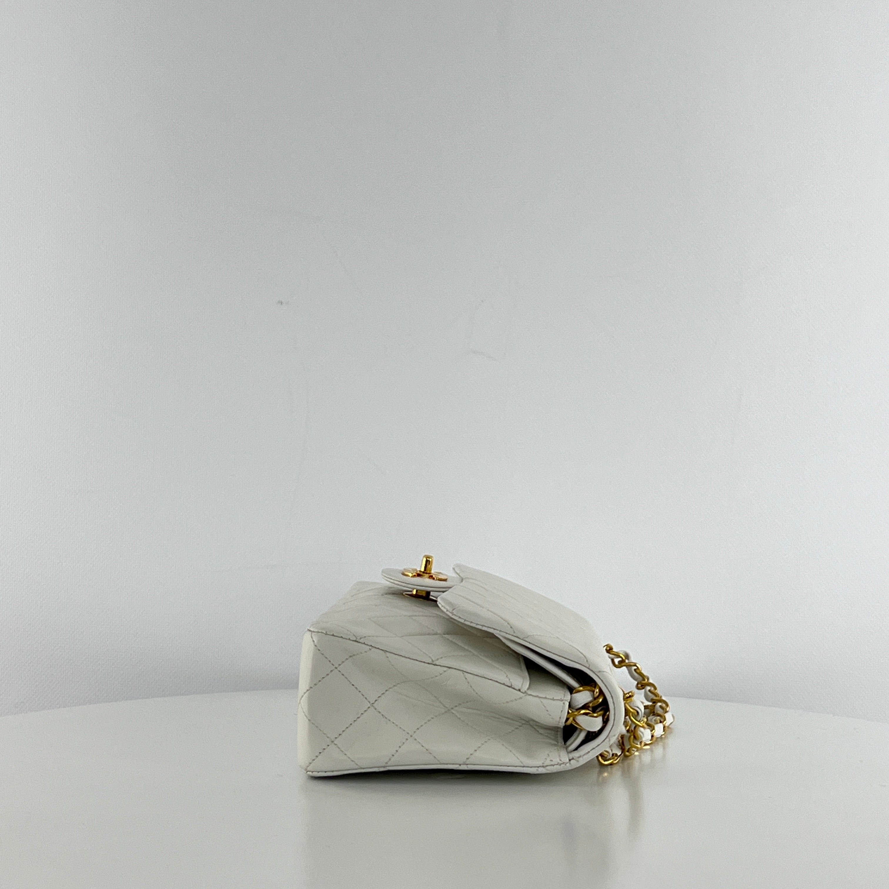 Sac à main CHANEL Timeless Classique Small Double Flap cuir d'agneau blanc