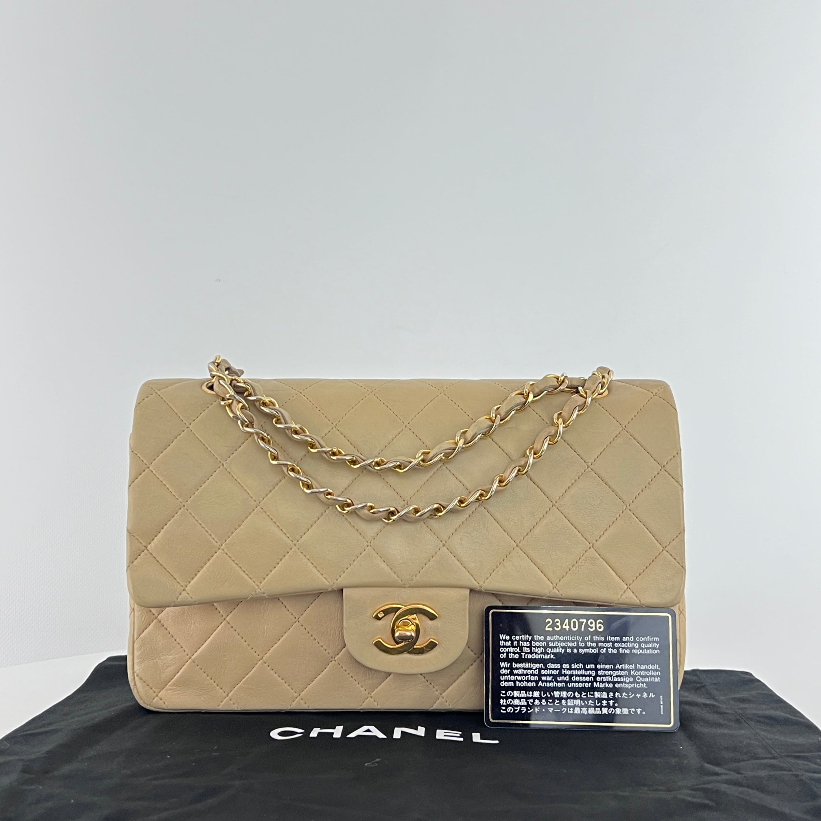 Sac à main CHANEL Timeless Classique Medium Double Flap cuir d'agneau beige