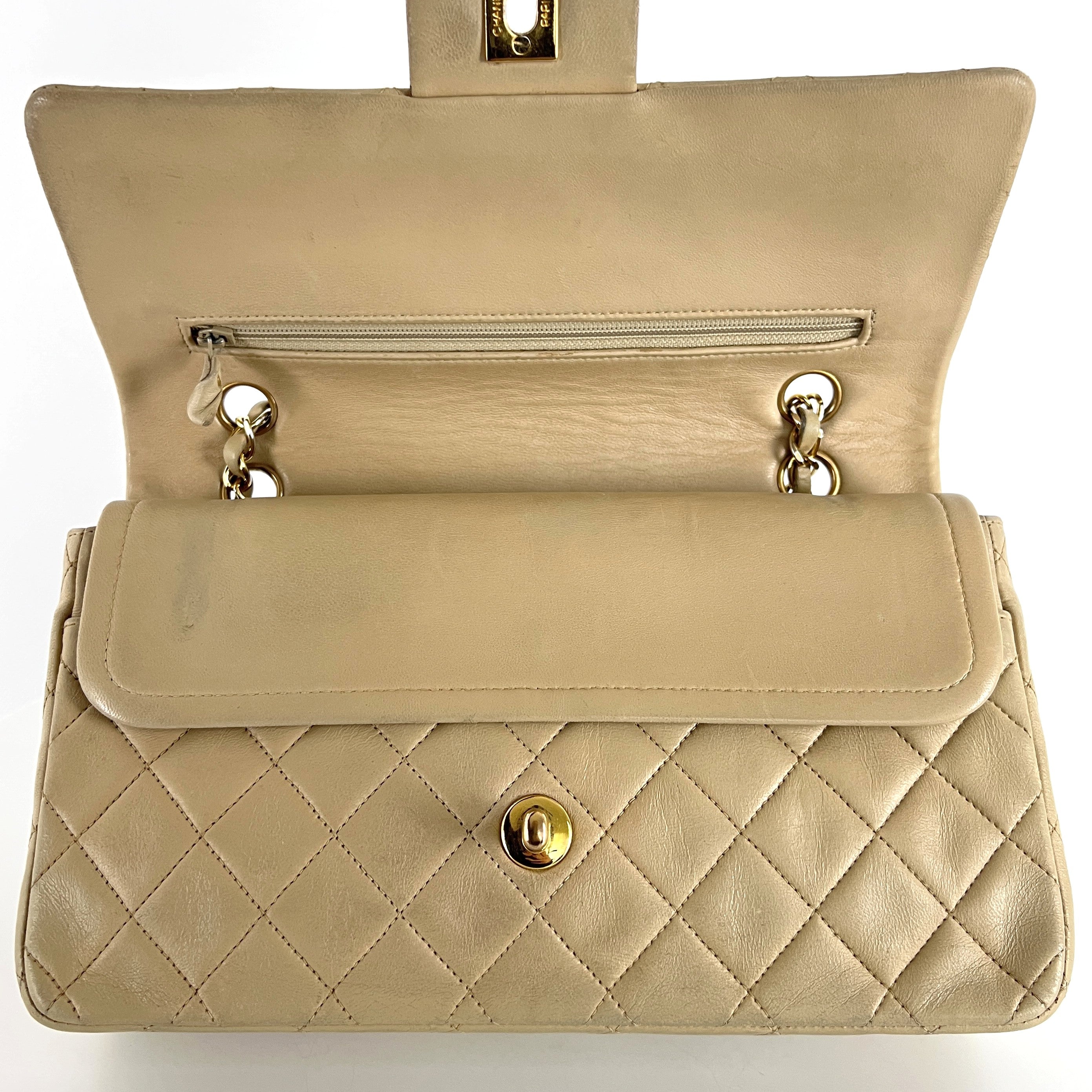 Sac à main CHANEL Timeless Classique Medium Double Flap cuir d'agneau beige