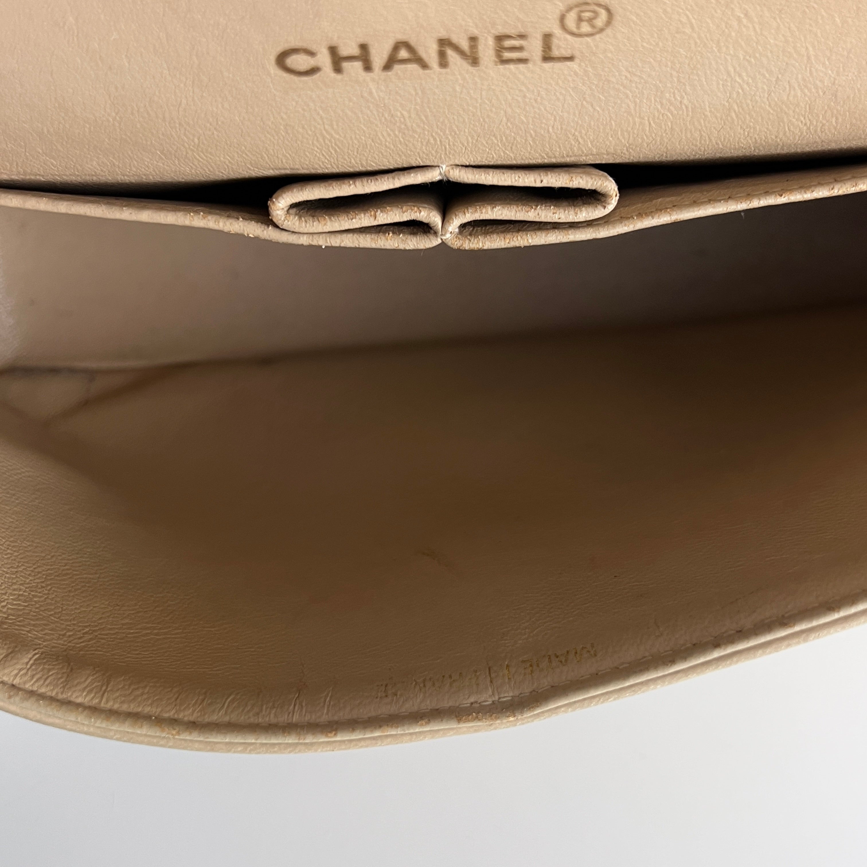 Sac à main CHANEL Timeless Classique Medium Double Flap cuir d'agneau beige