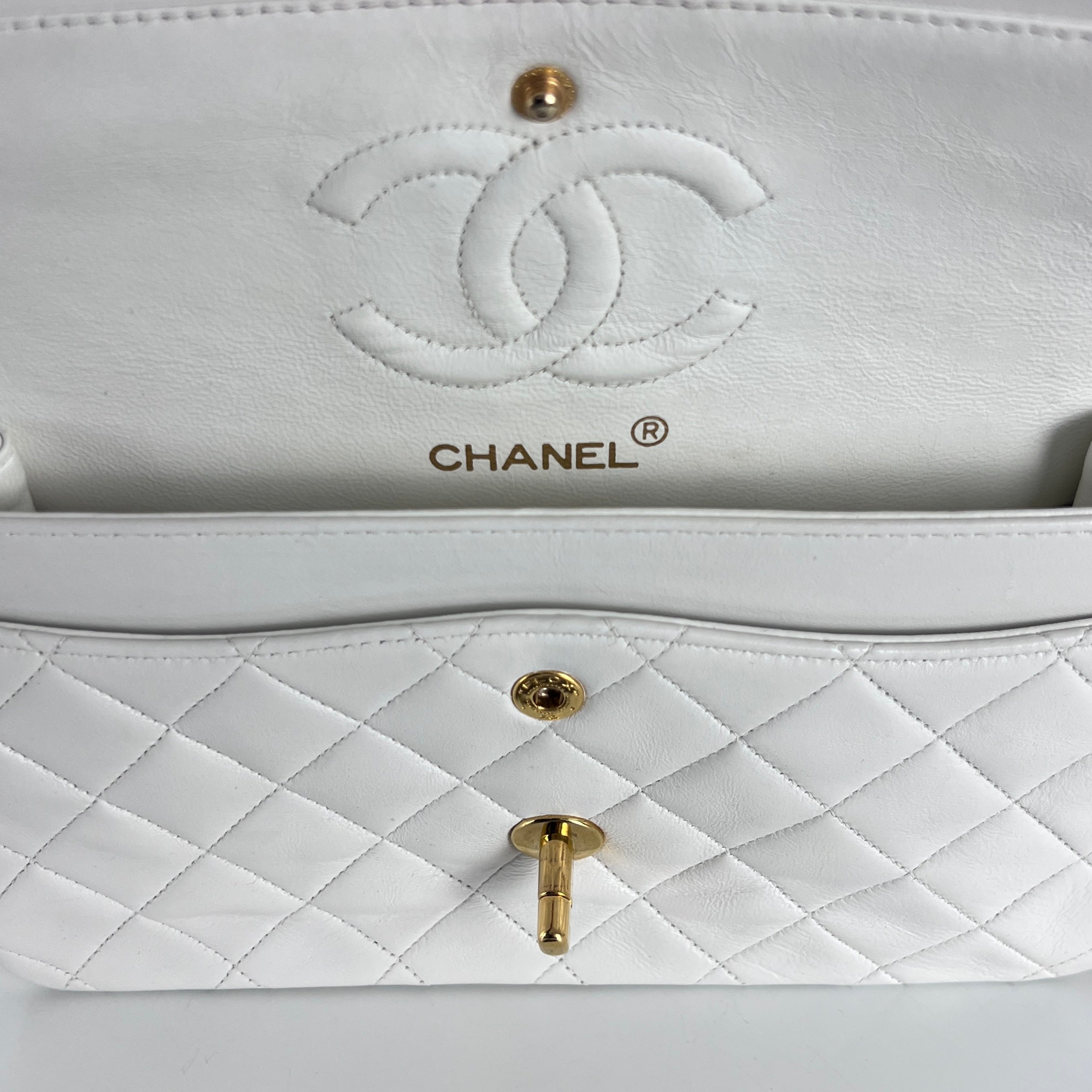 Sac à main CHANEL Timeless Classique Small Double Flap cuir d'agneau blanc