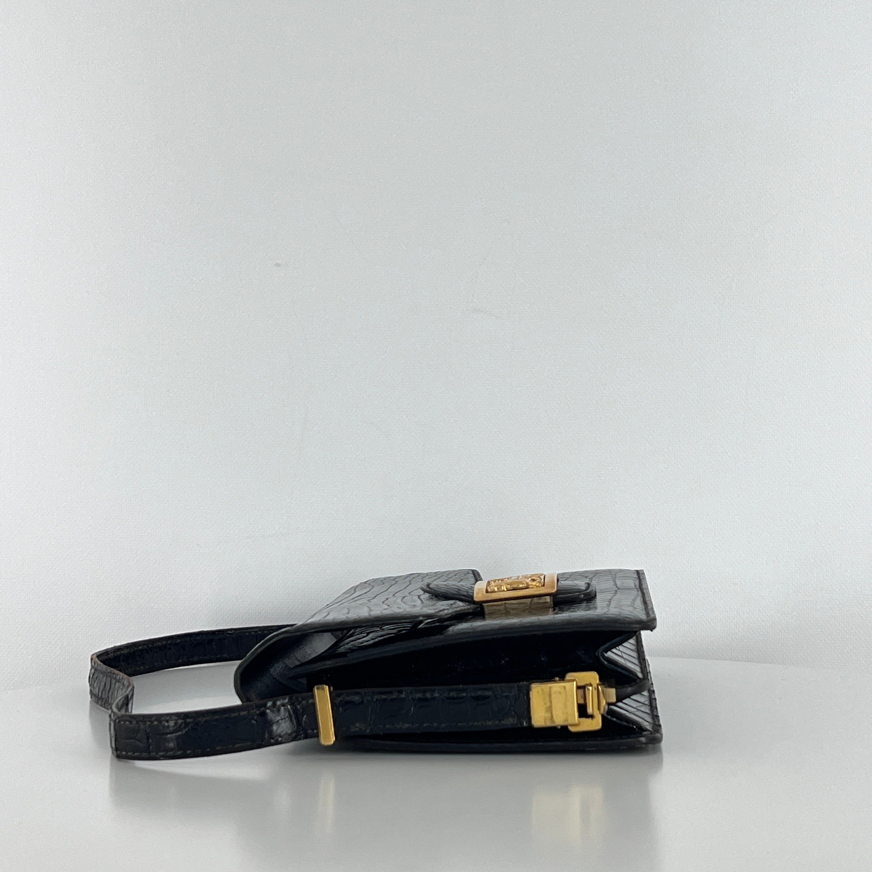 Sac à main CELINE Triomphe crocodile noir