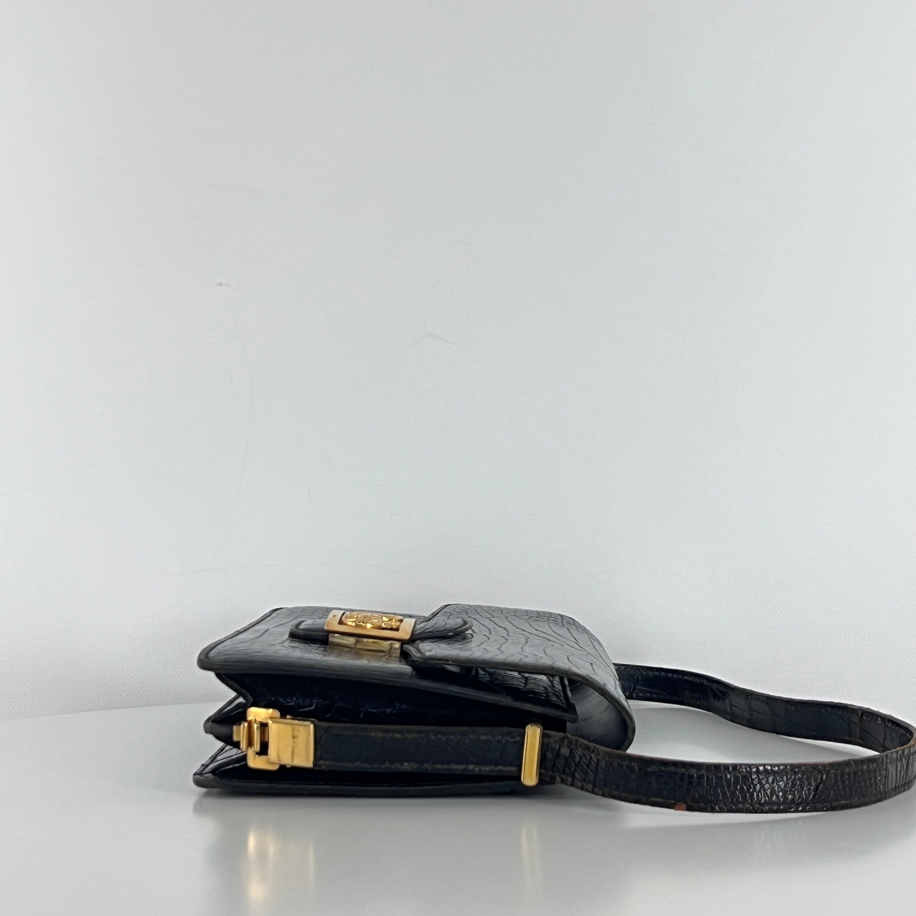 Sac à main CELINE Triomphe crocodile noir