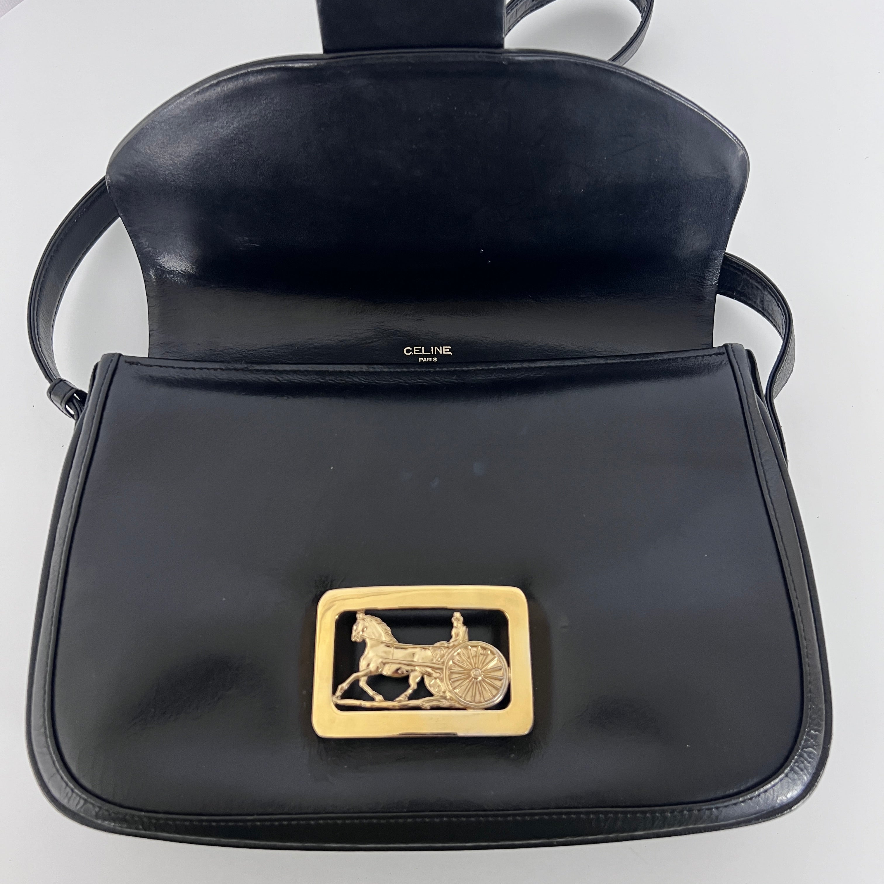 Sac à main CELINE Triomphe cuir noir