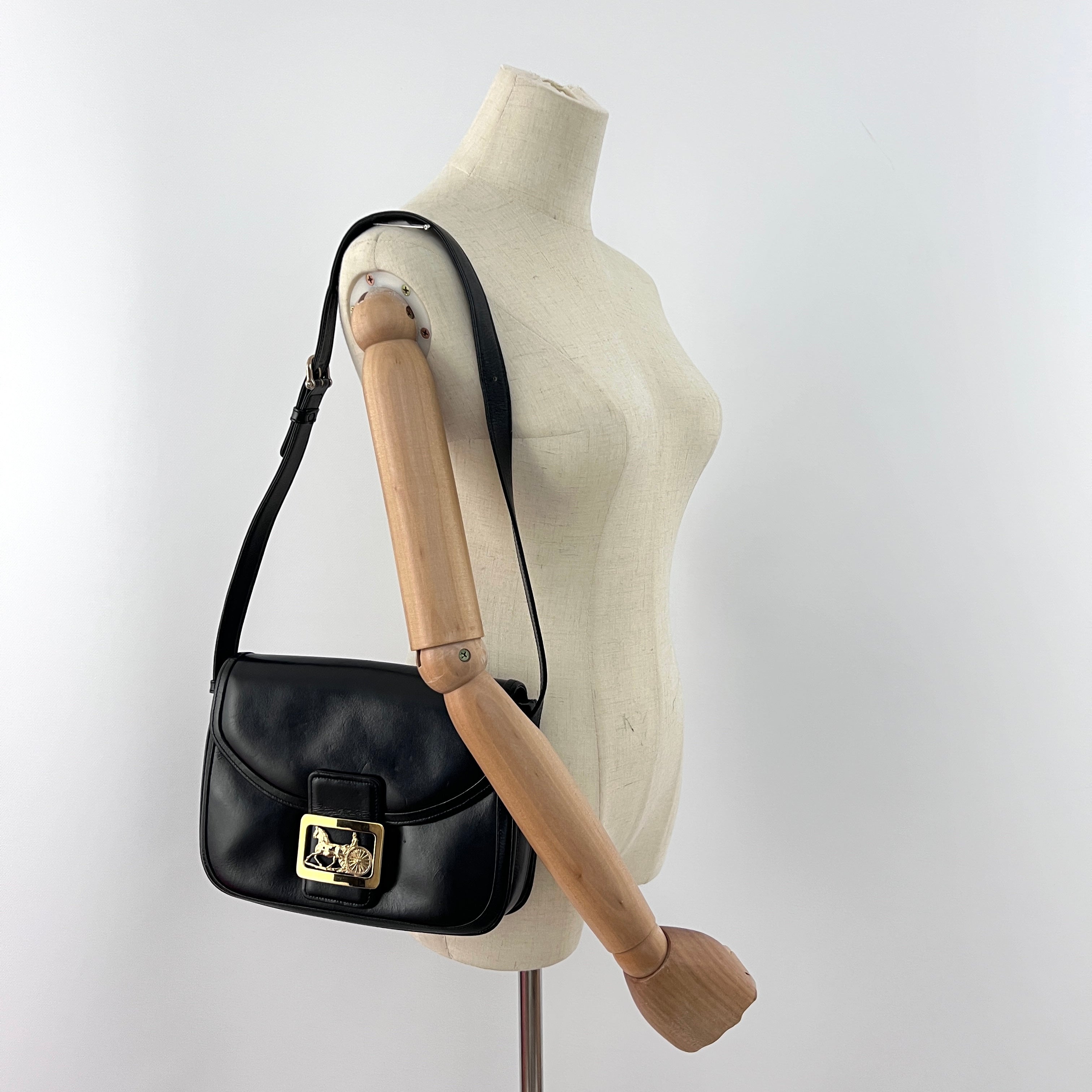 Sac à main CELINE Triomphe cuir noir