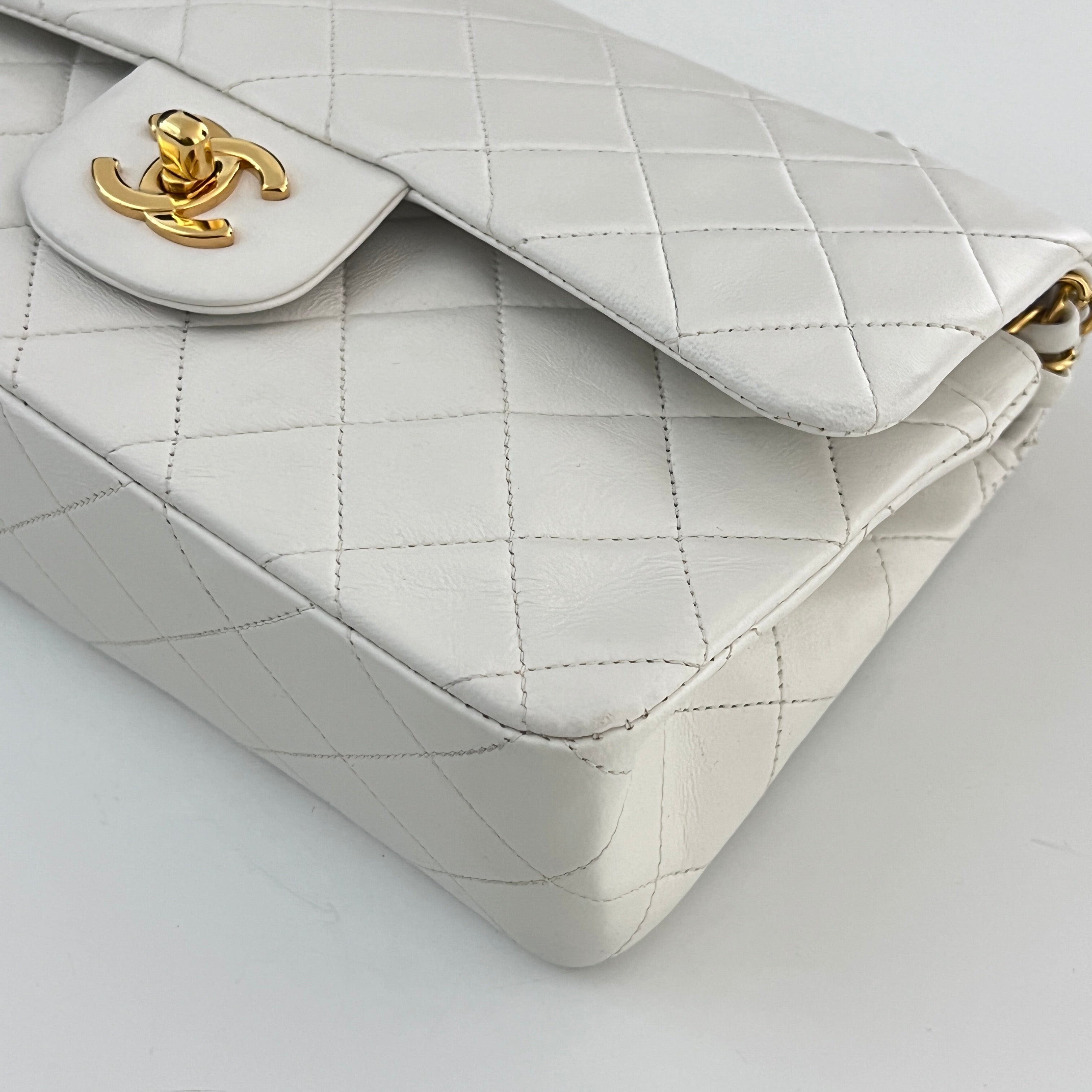 Sac à main CHANEL Timeless Classique Small Double Flap cuir d'agneau blanc
