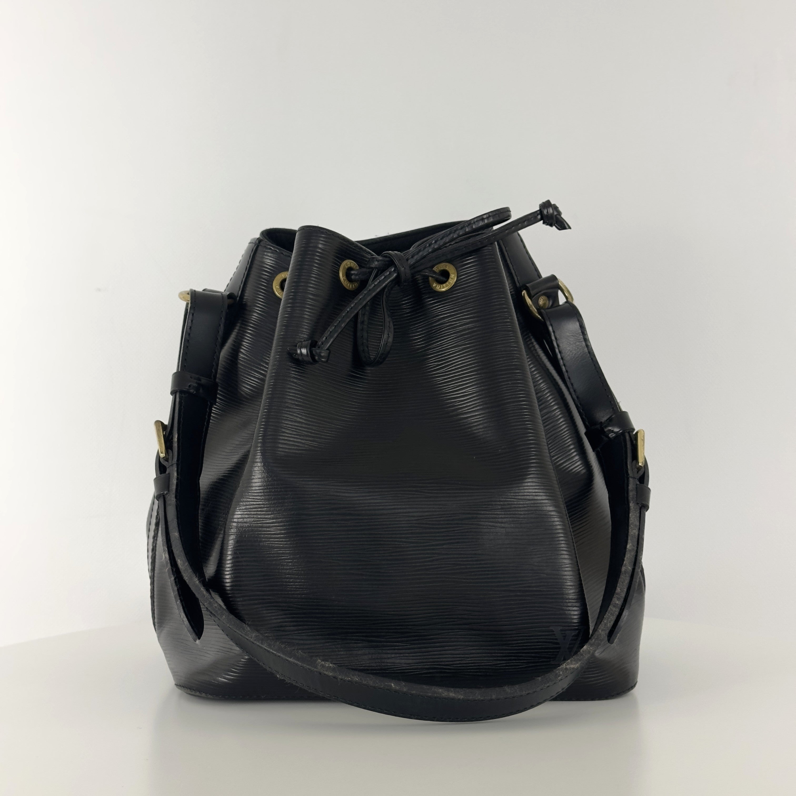 Sac à main LOUIS VUITTON Noé Petit cuir épi noir