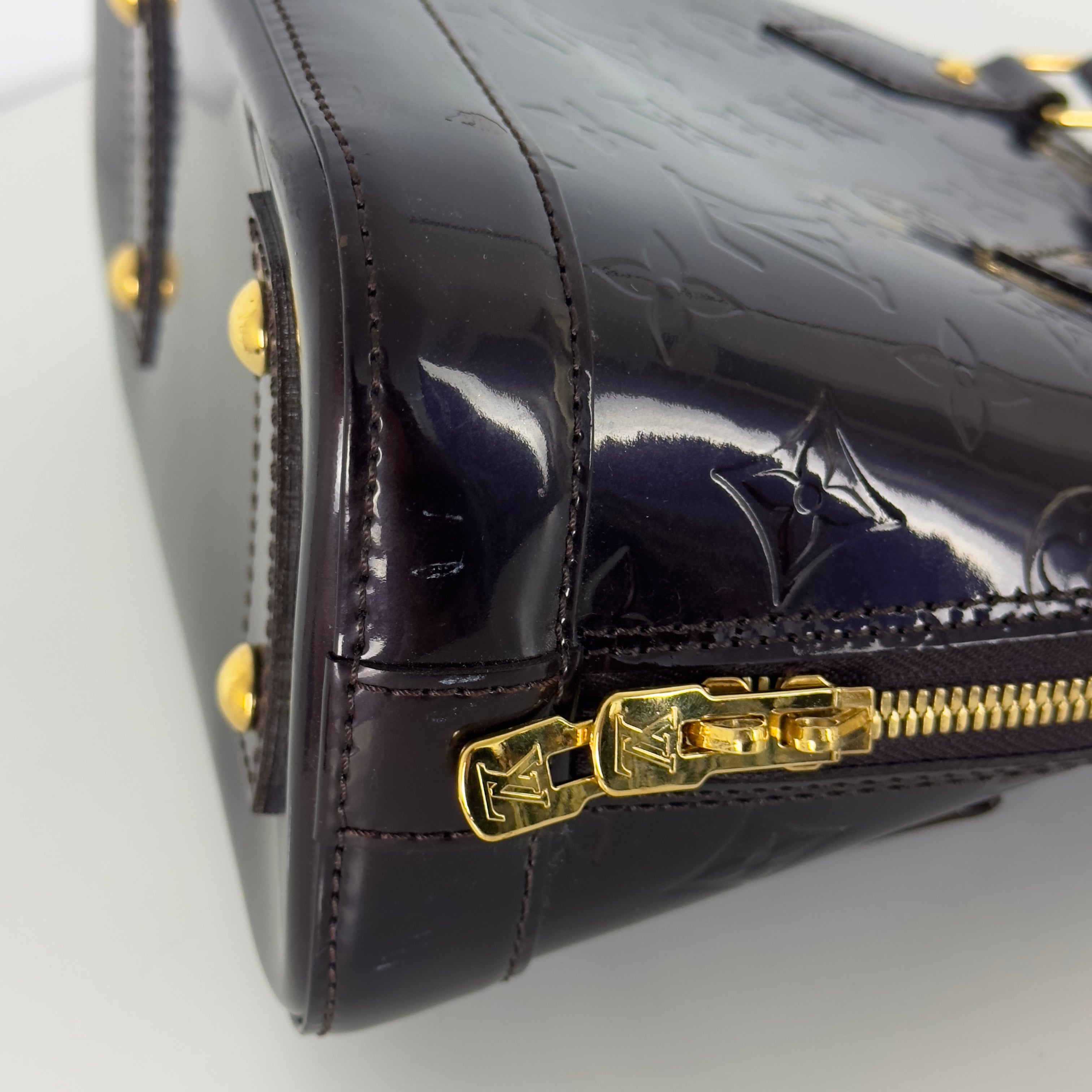 Sac à main LOUIS VUITTON Alma BB cuir verni violet