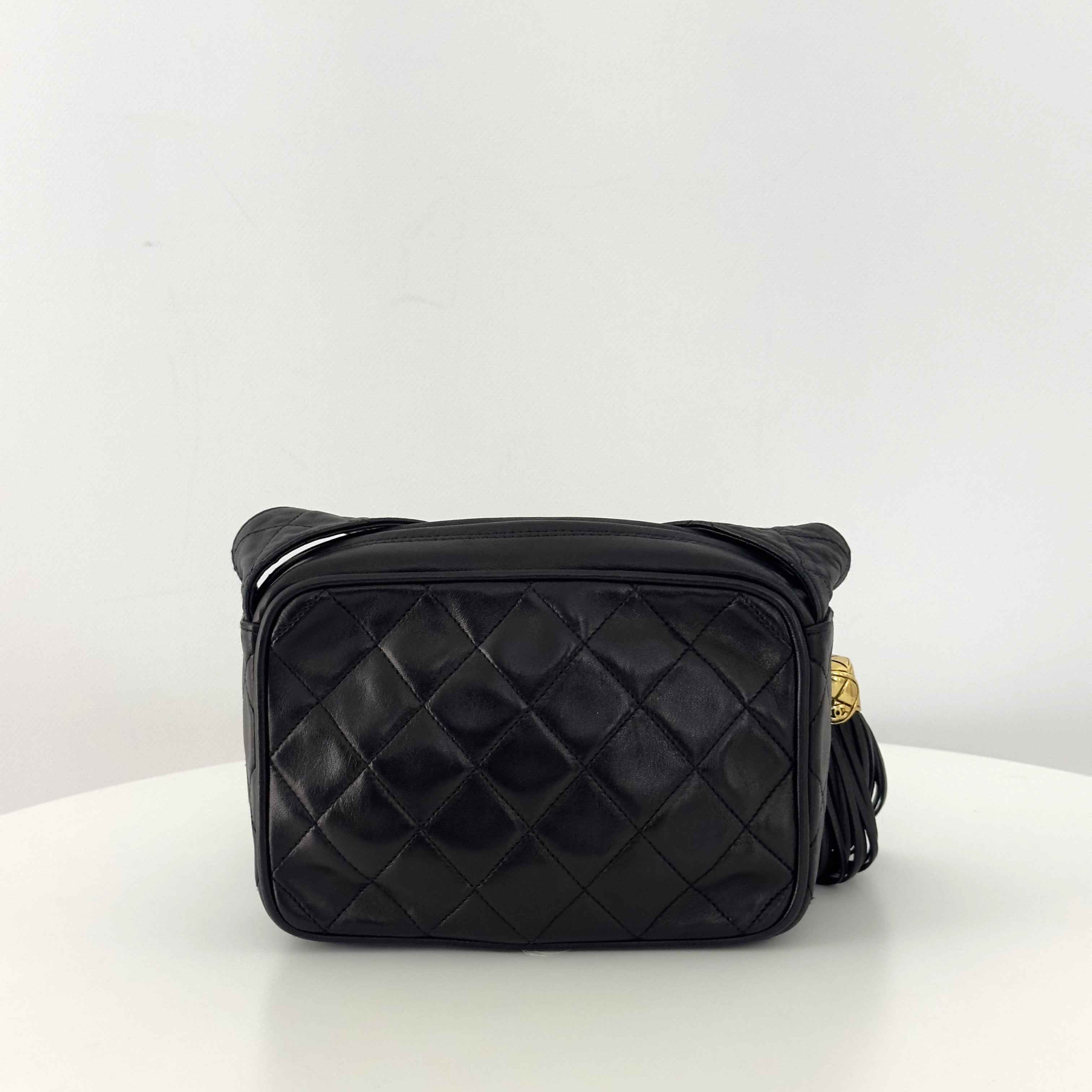 Sac à main CHANEL Camera Mini cuir d'agneau noir