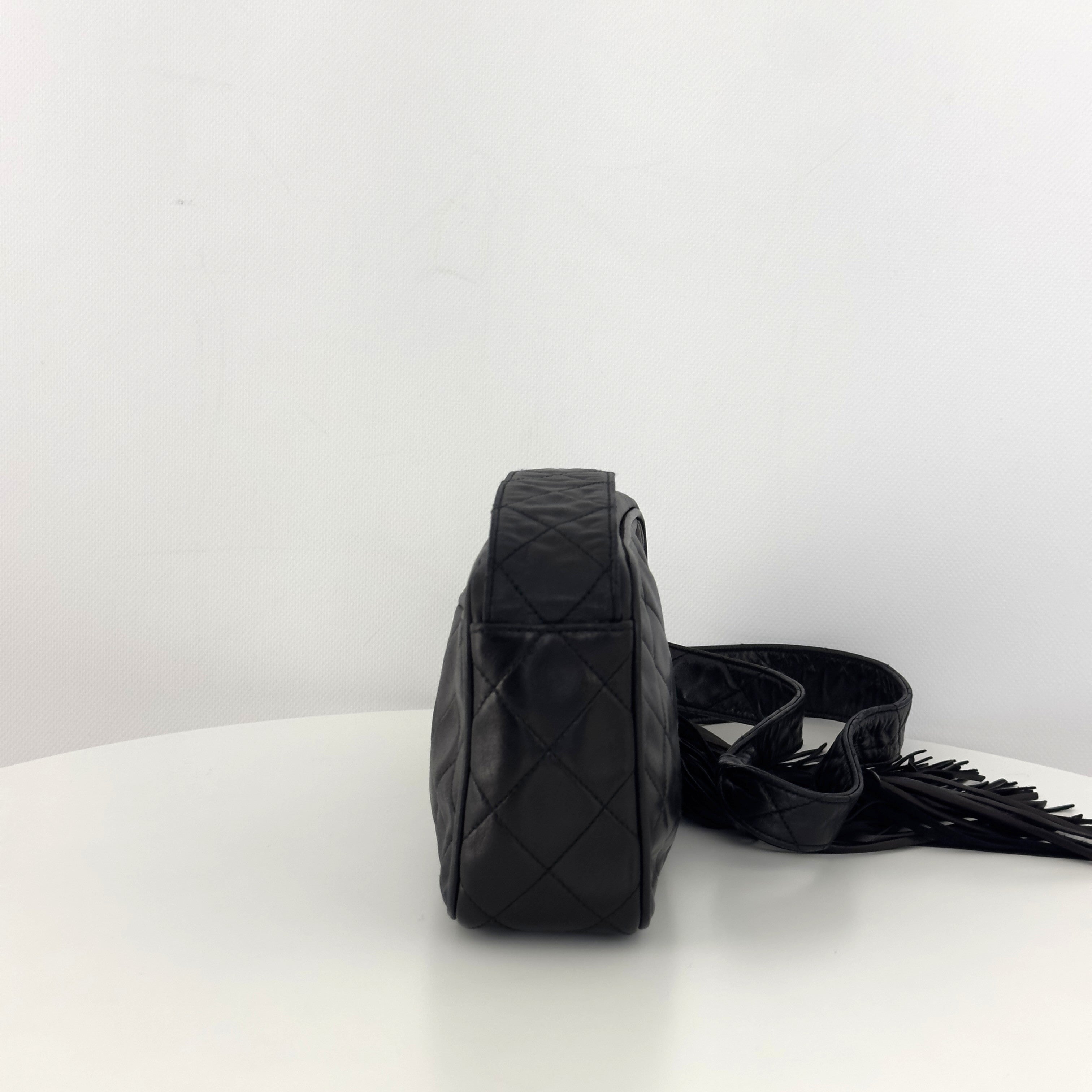 Sac à main CHANEL Camera Mini cuir d'agneau noir