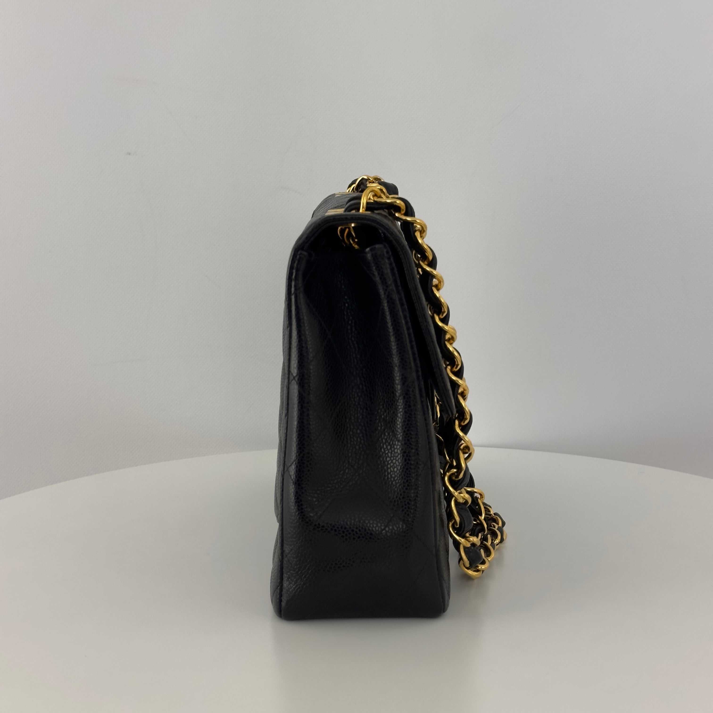 Sac à main CHANEL Timeless Classique Jumbo Single Flap cuir caviar noir