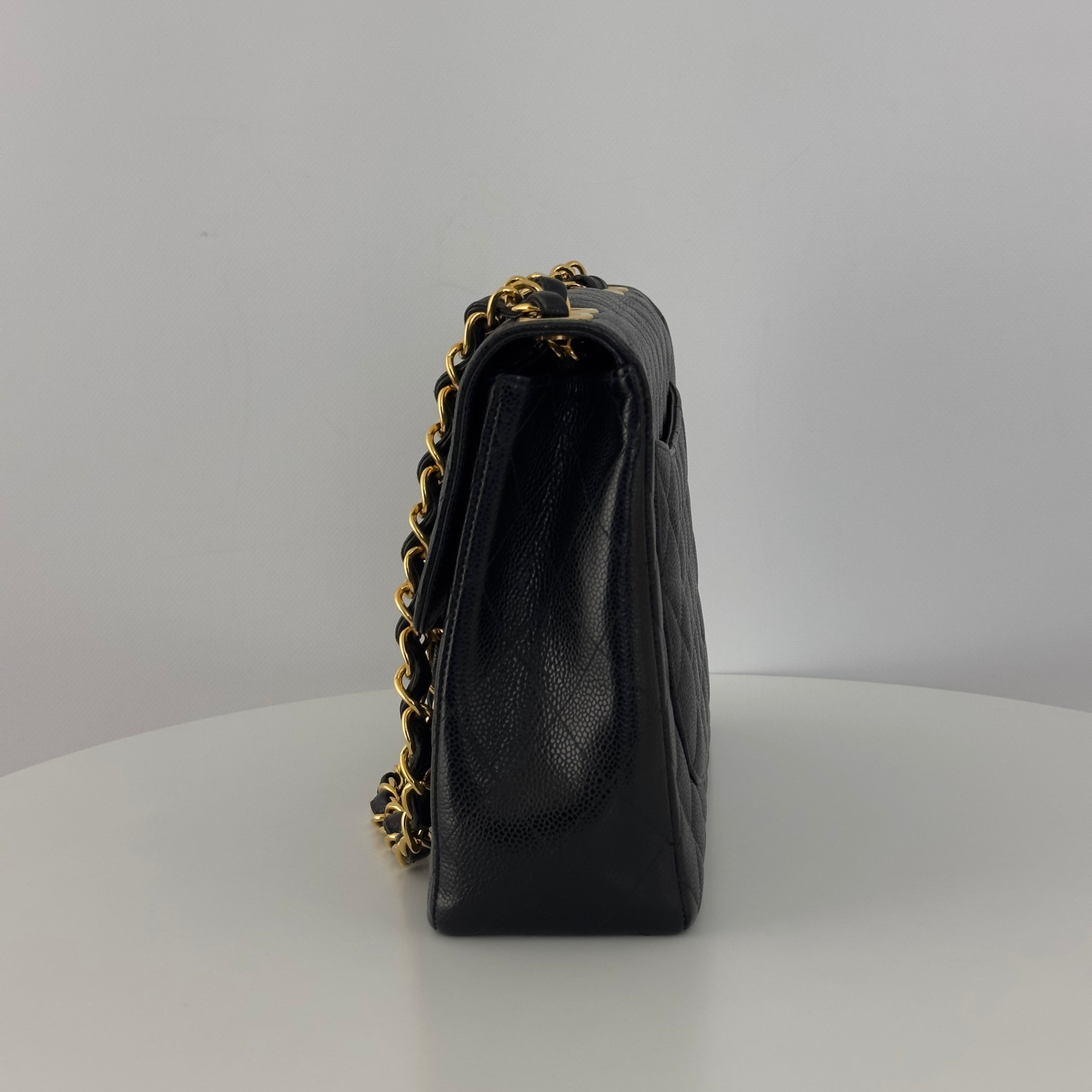 Sac à main CHANEL Timeless Classique Jumbo Single Flap cuir caviar noir